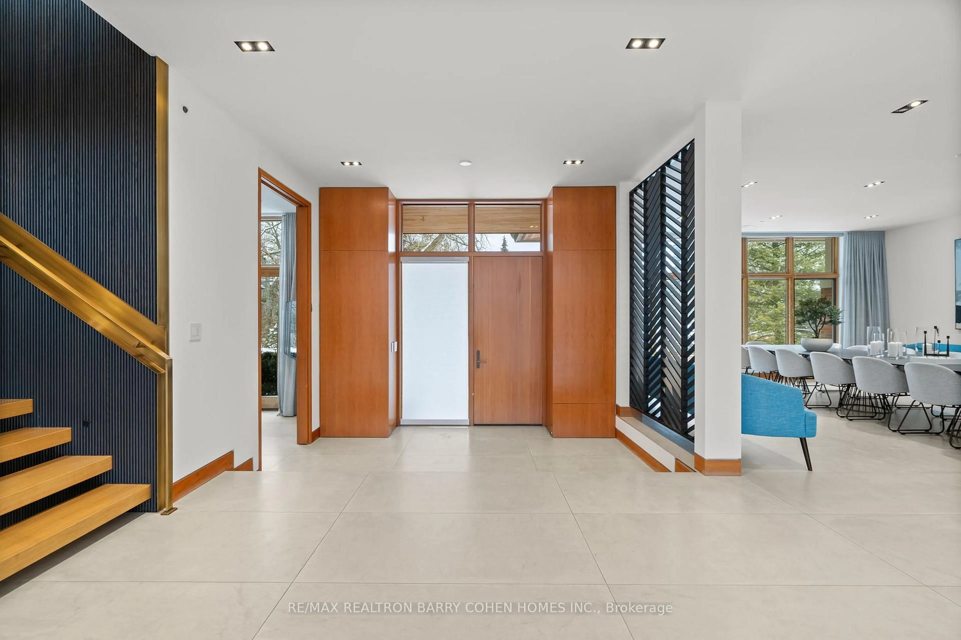 Indoor foyer for 58 Timberlane Dr, Toronto Ontario M3H 1J4