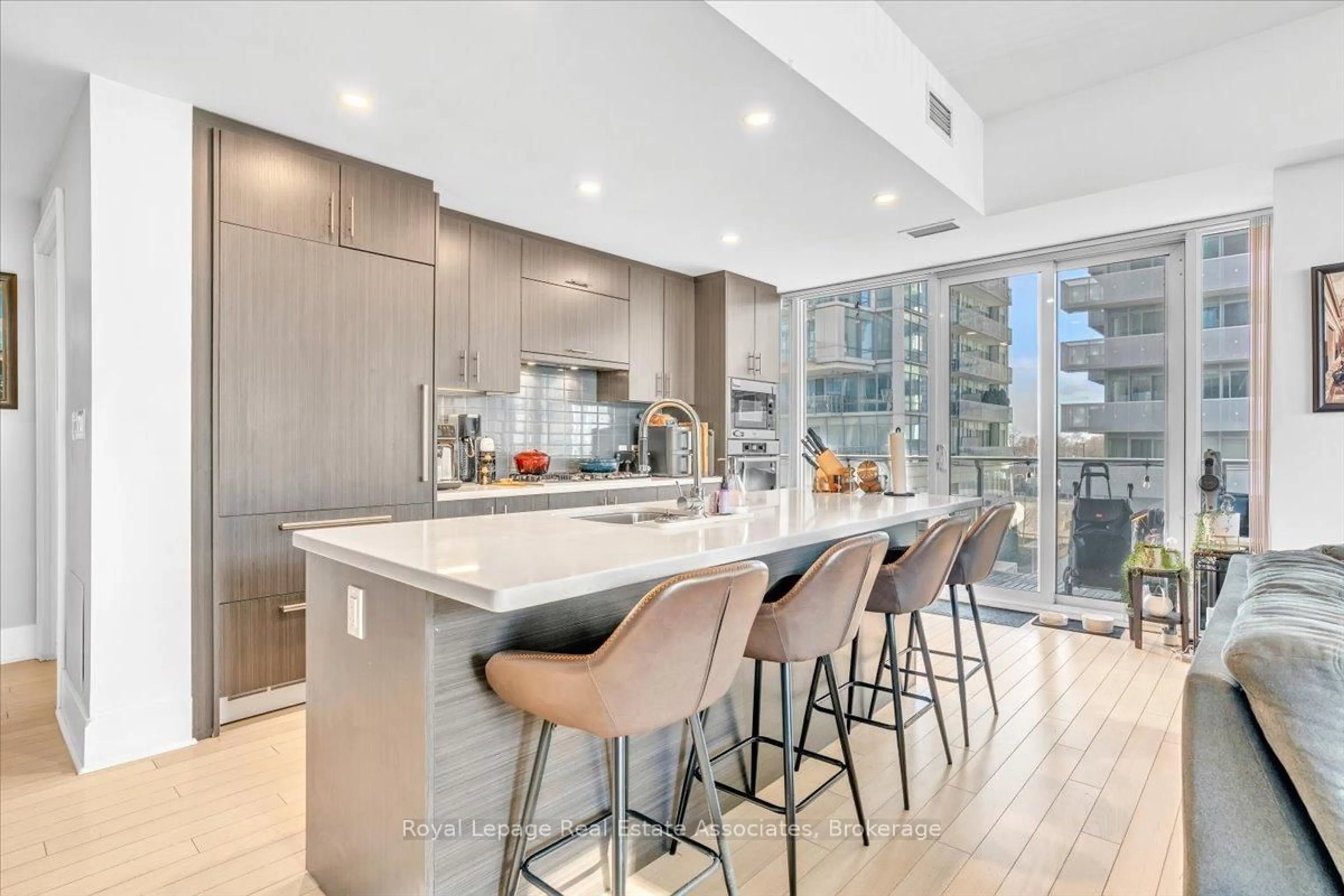 Open concept kitchen, ceramic/tile floor for 29 Queens Quay #323, Toronto Ontario M5E 0A4