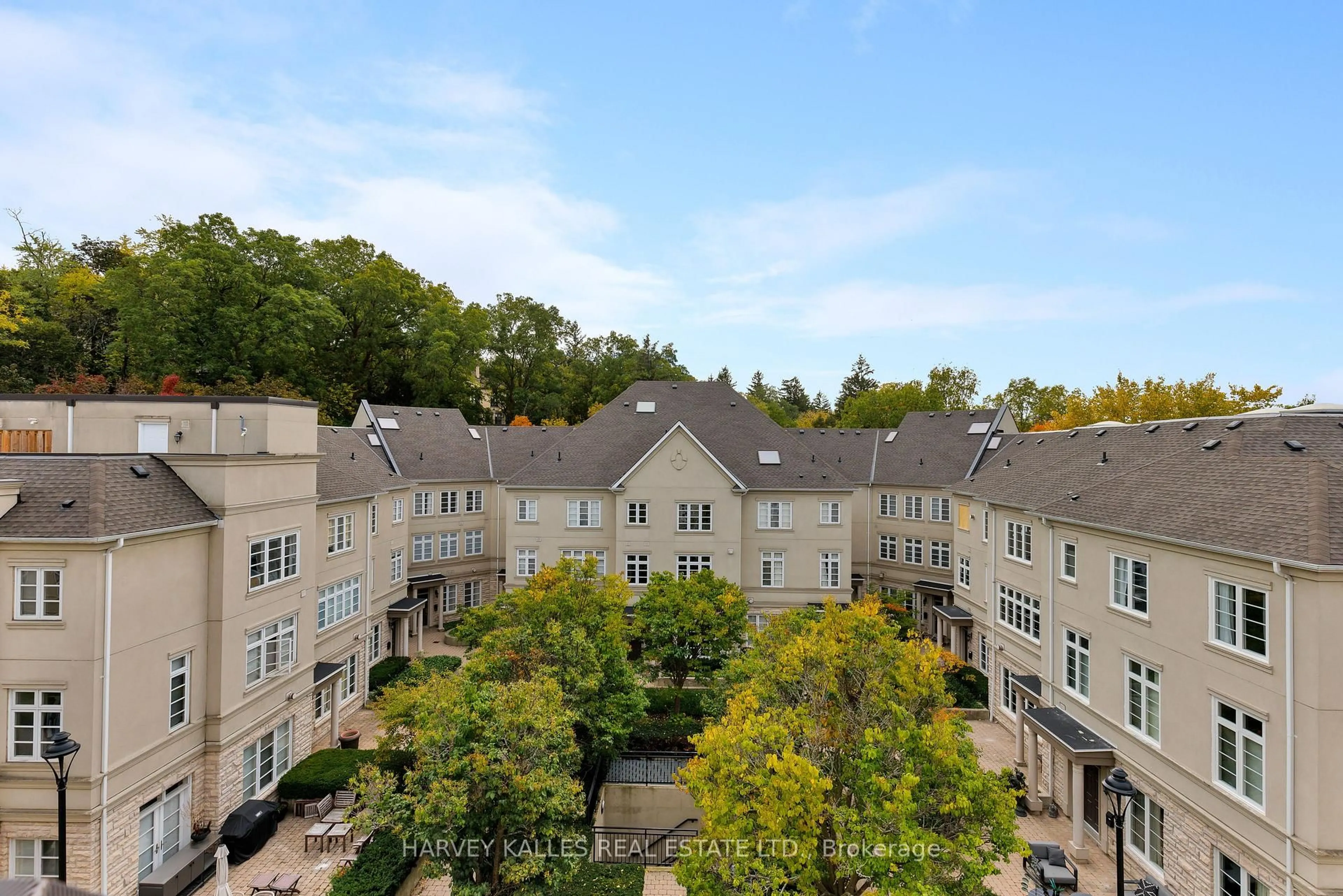 A pic from outside/outdoor area/front of a property/back of a property/a pic from drone, city buildings view from balcony for 51 York Mills Rd #304, Toronto Ontario M2P 1B6