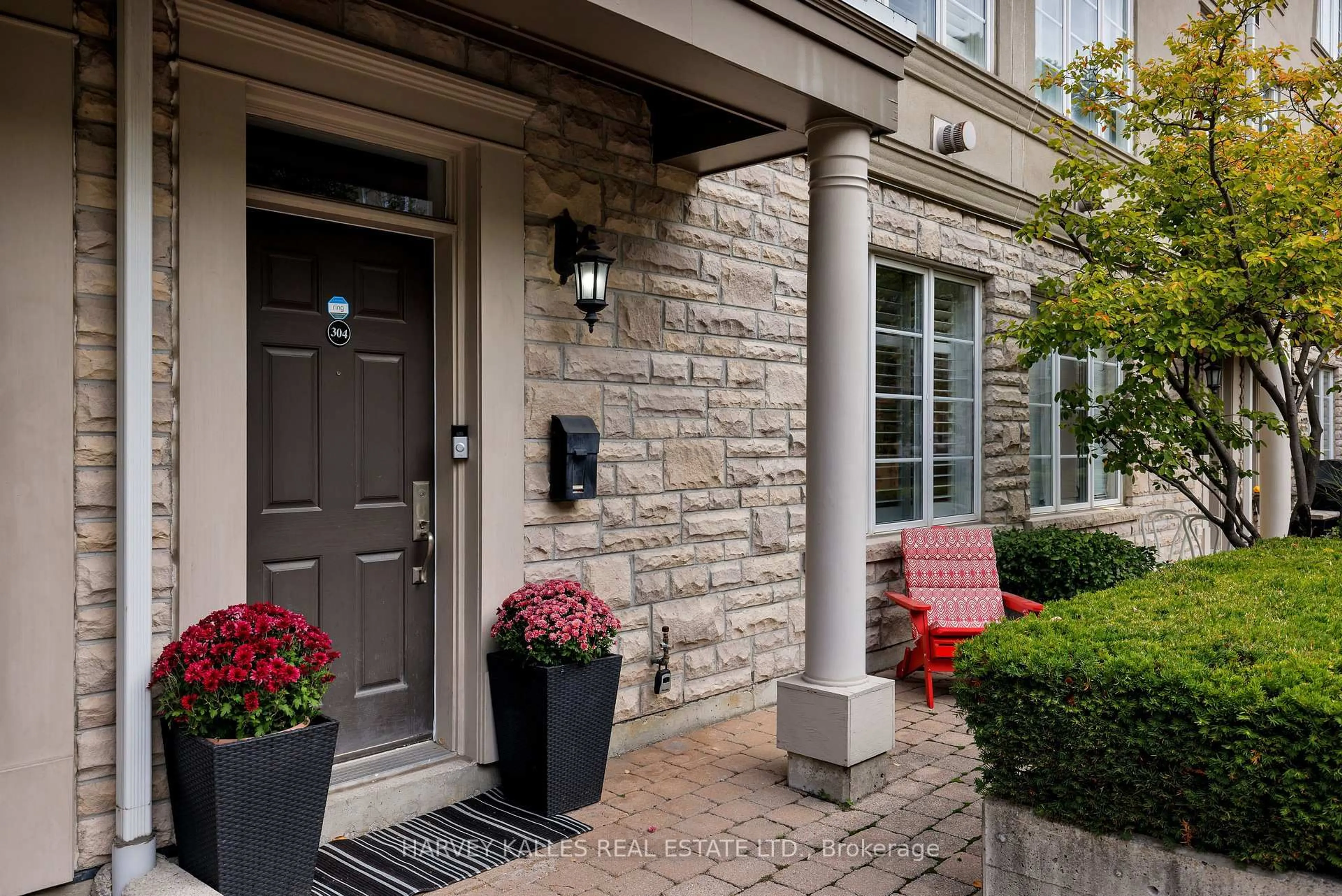 Unknown for 51 York Mills Rd #304, Toronto Ontario M2P 1B6