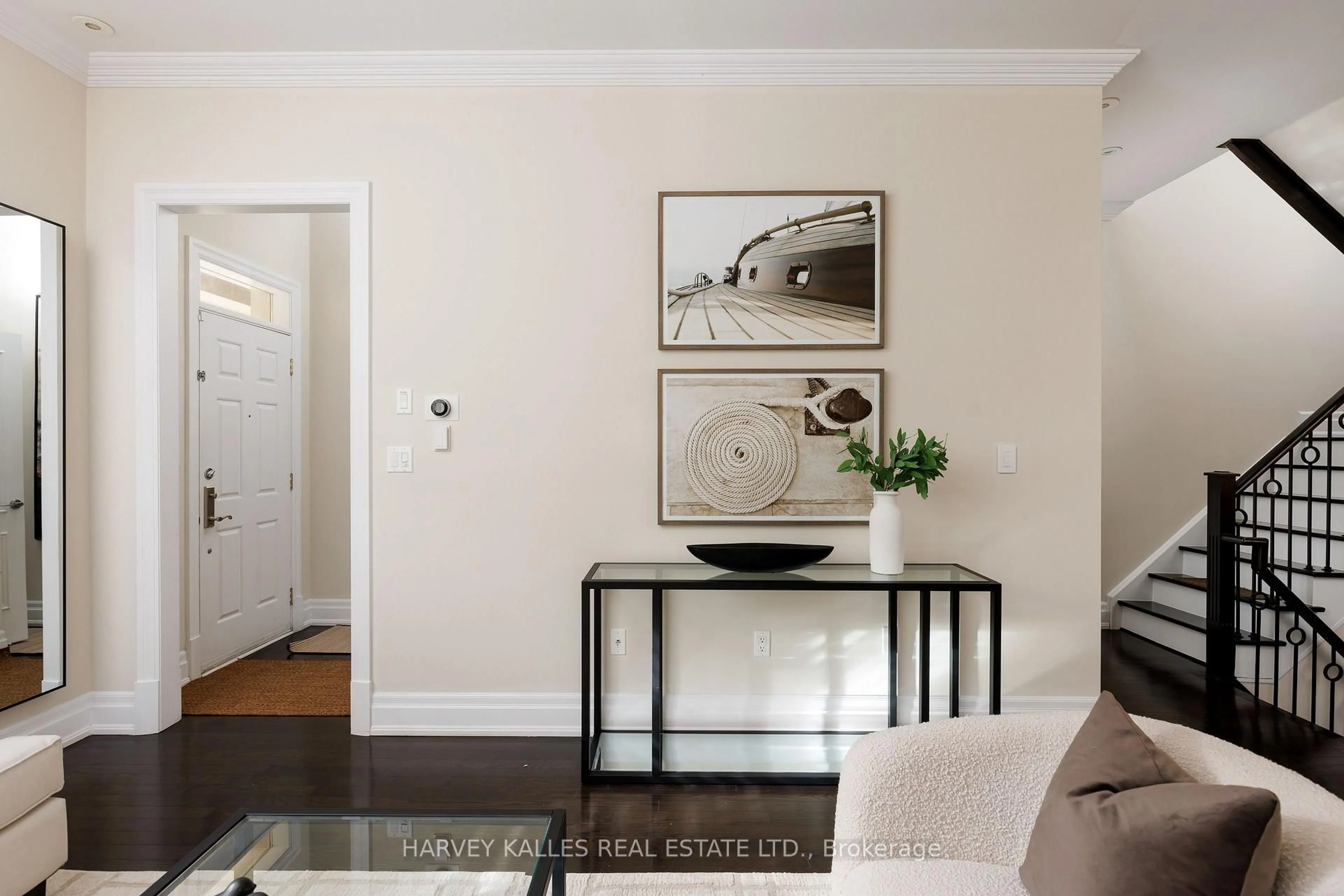 Indoor entryway for 51 York Mills Rd #304, Toronto Ontario M2P 1B6