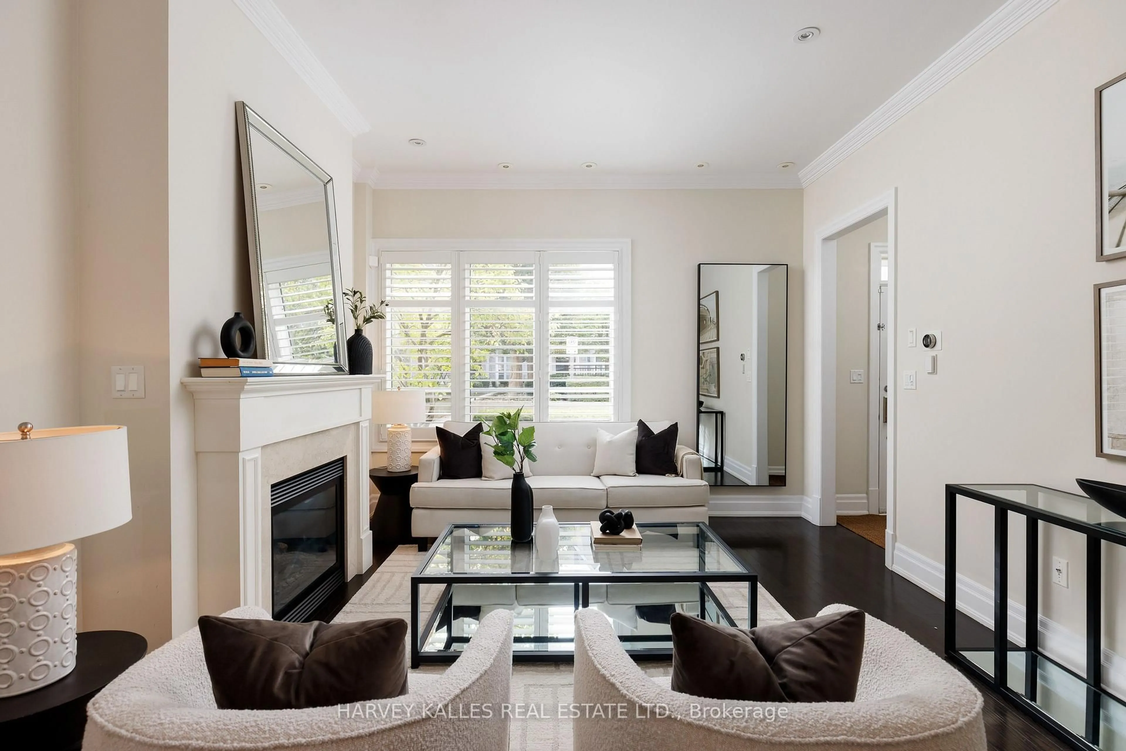 Living room with furniture, unknown for 51 York Mills Rd #304, Toronto Ontario M2P 1B6