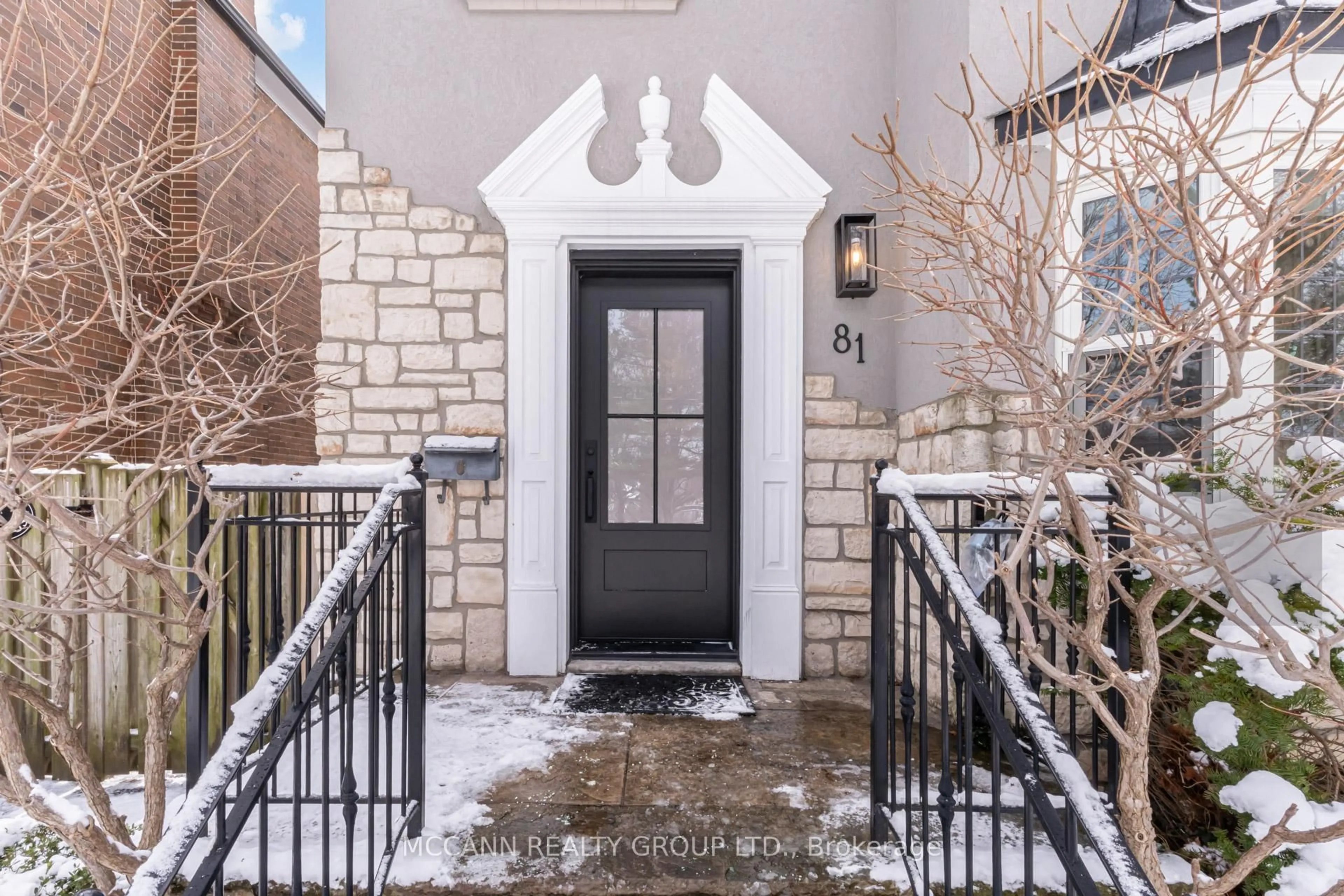 Indoor entryway for 81 Wanless Cres, Toronto Ontario M4N 3C2