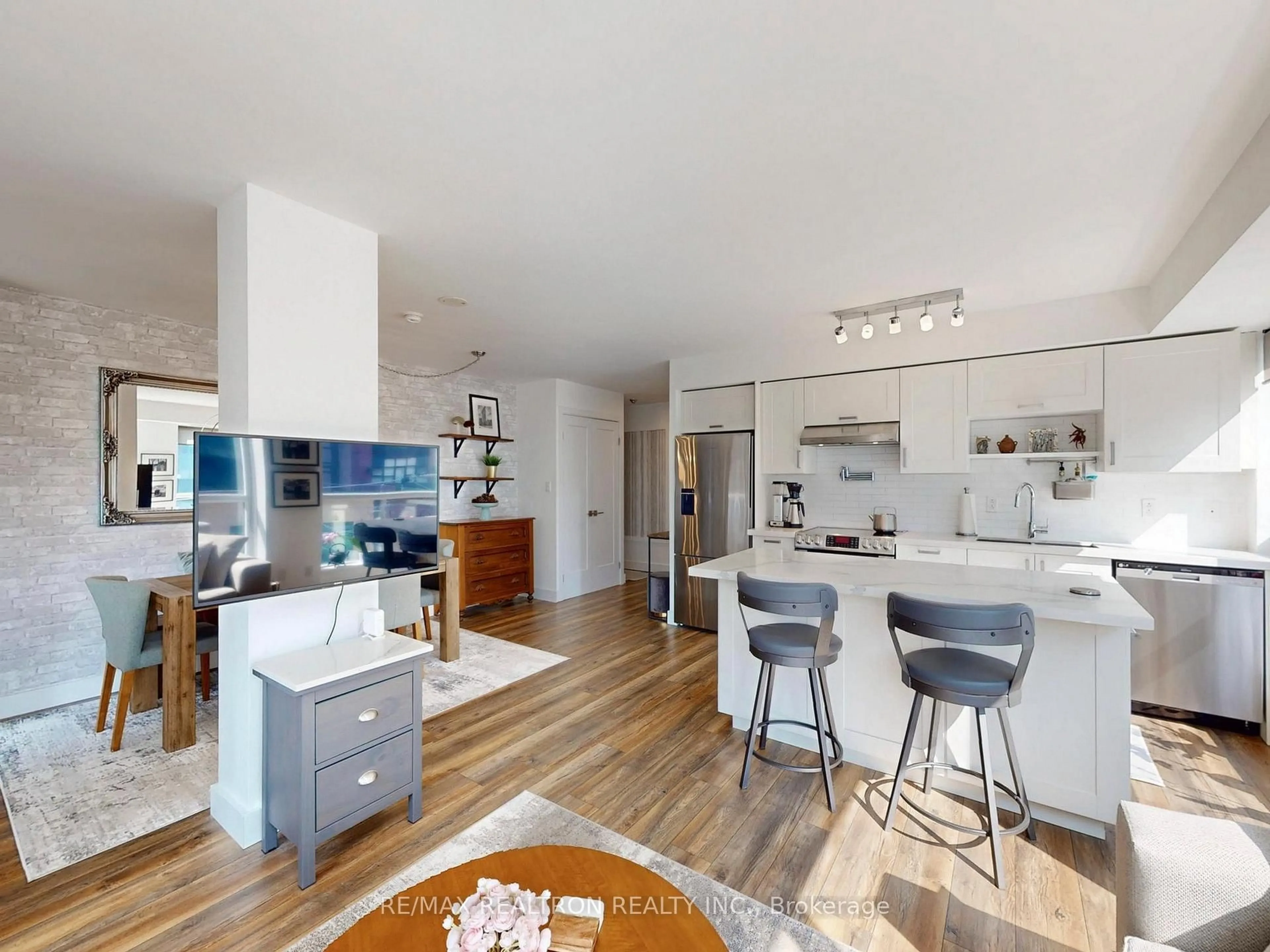 Open concept kitchen, wood/laminate floor for 230 King St #508, Toronto Ontario M5A 1K5