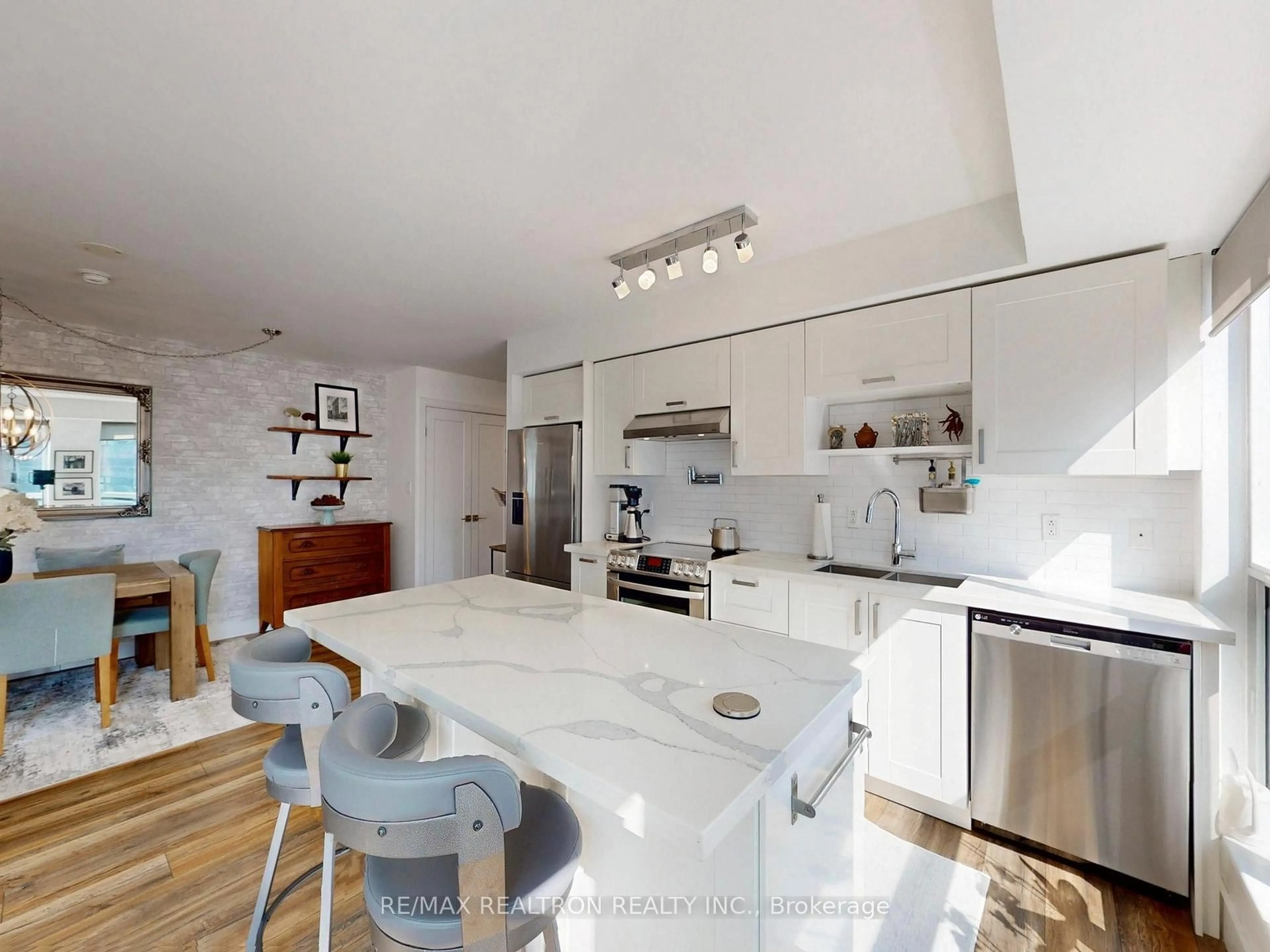 Contemporary kitchen, ceramic/tile floor for 230 King St #508, Toronto Ontario M5A 1K5