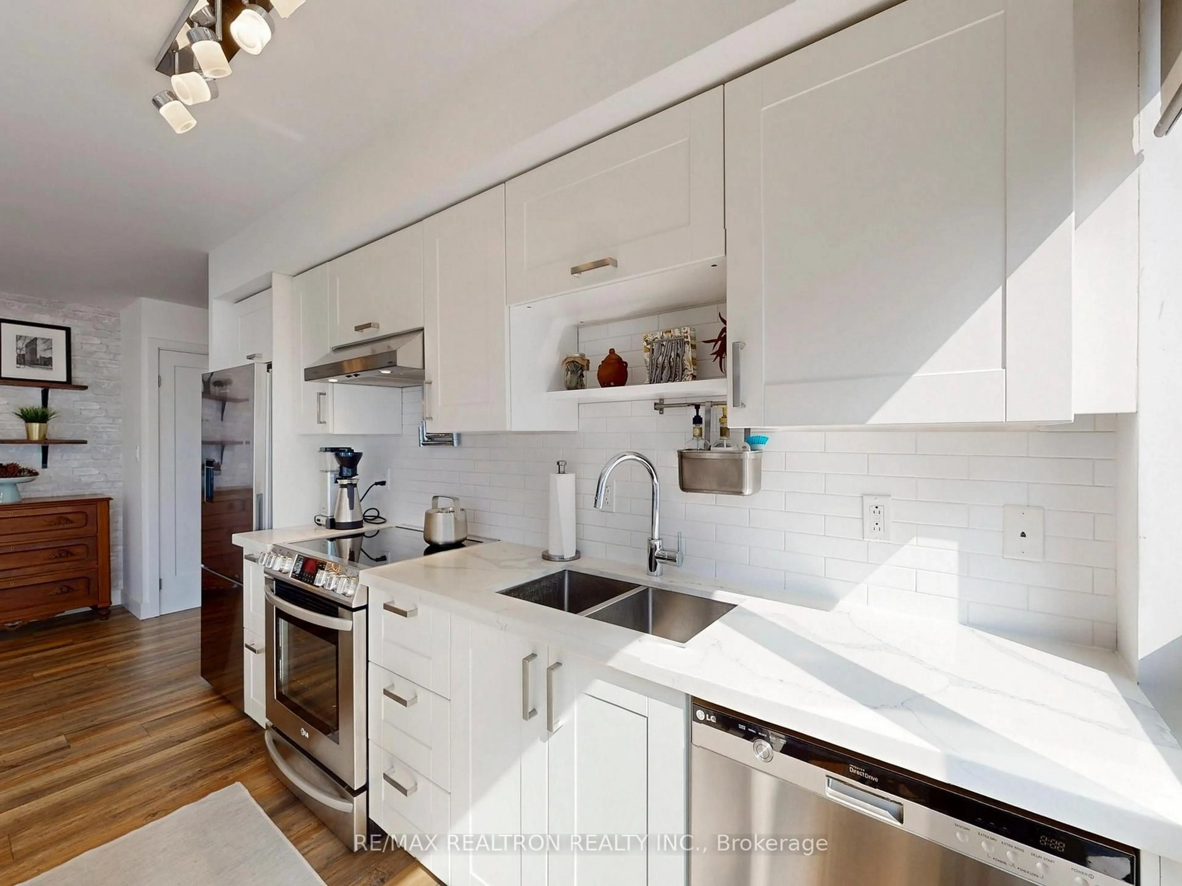 Contemporary kitchen, ceramic/tile floor for 230 King St #508, Toronto Ontario M5A 1K5