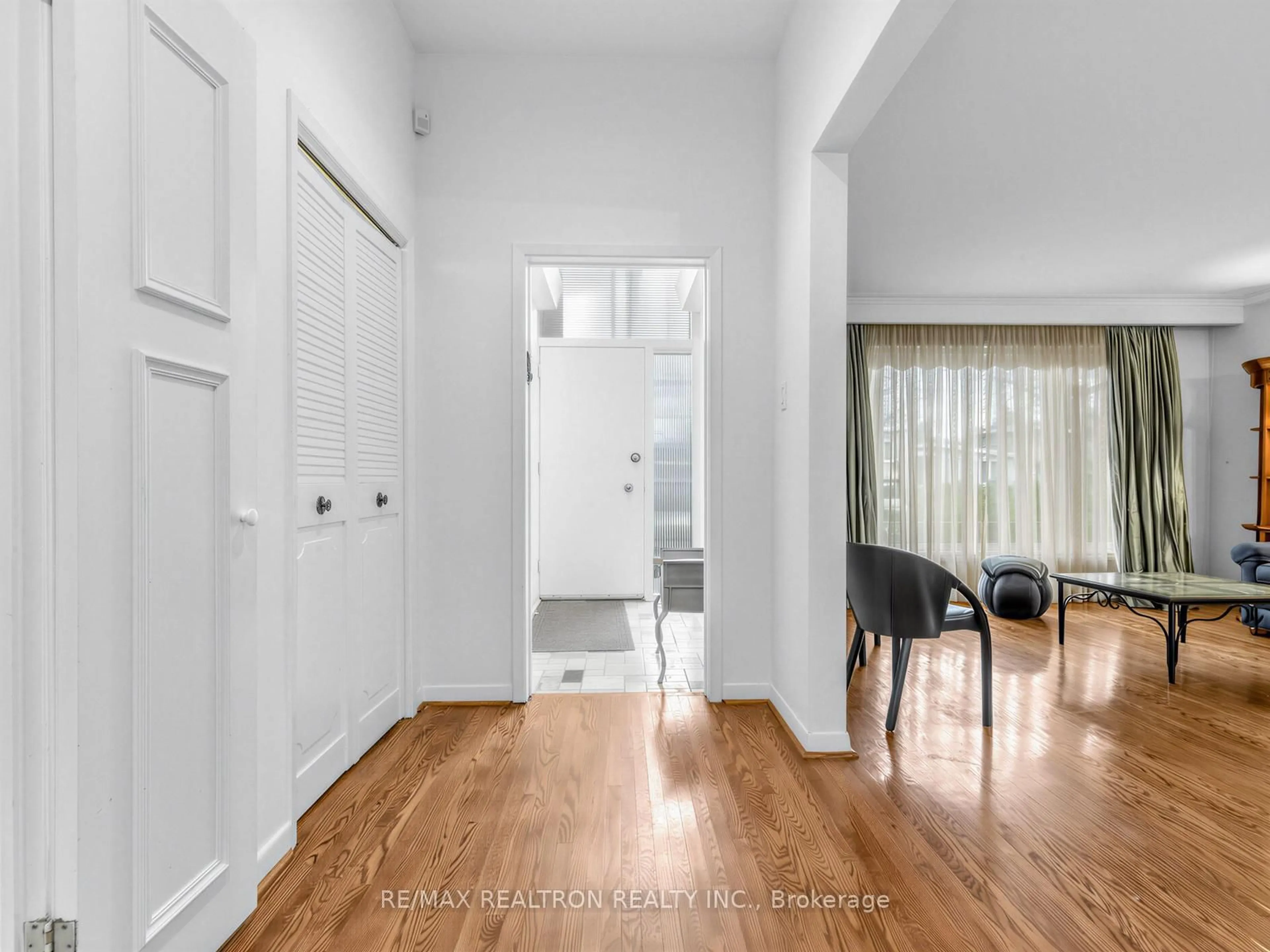 Indoor entryway for 88 Rockford Rd, Toronto Ontario M2R 3A7