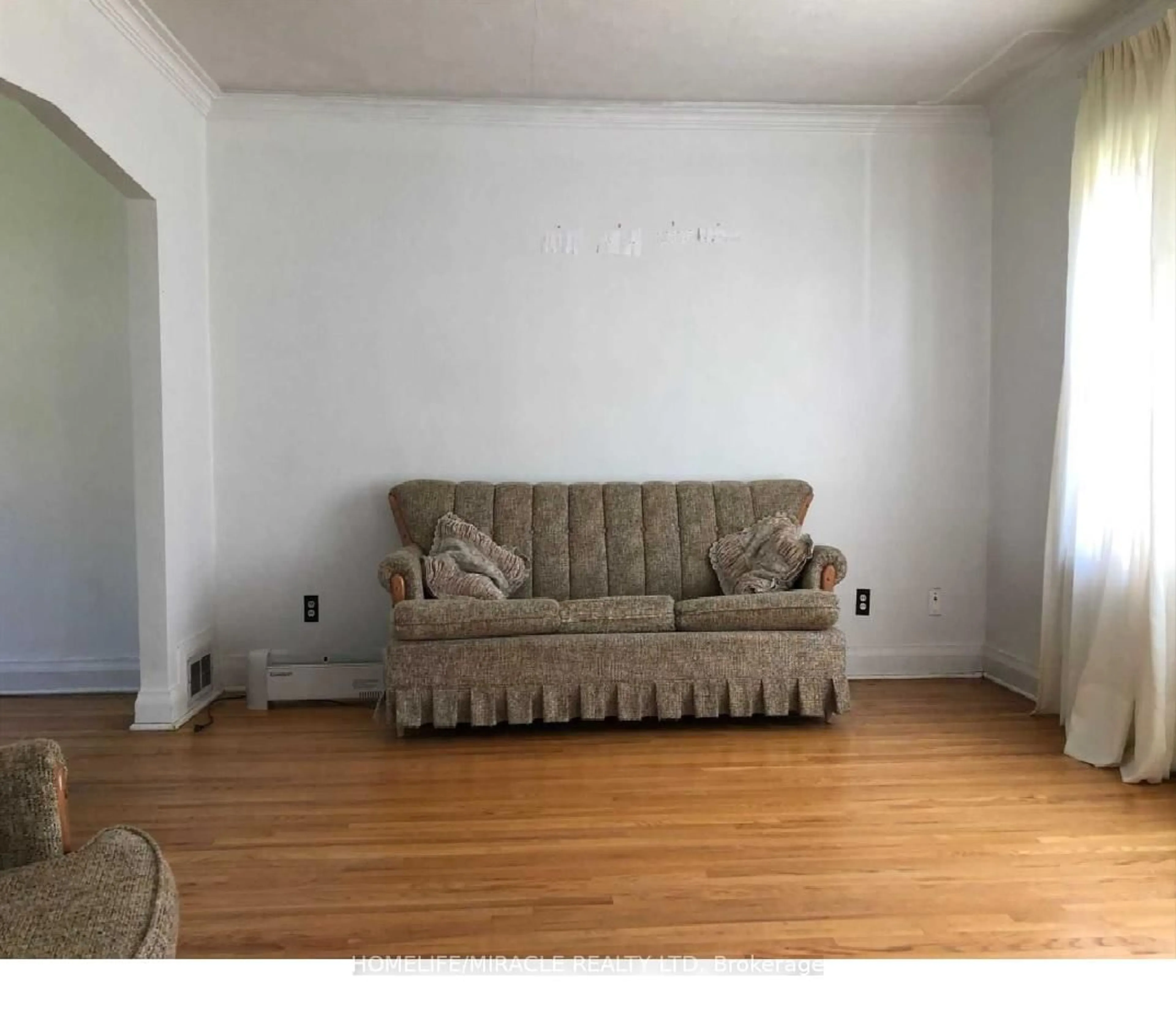 Living room with furniture, unknown for 190 Poyntz Ave, Toronto Ontario M2N 1J6