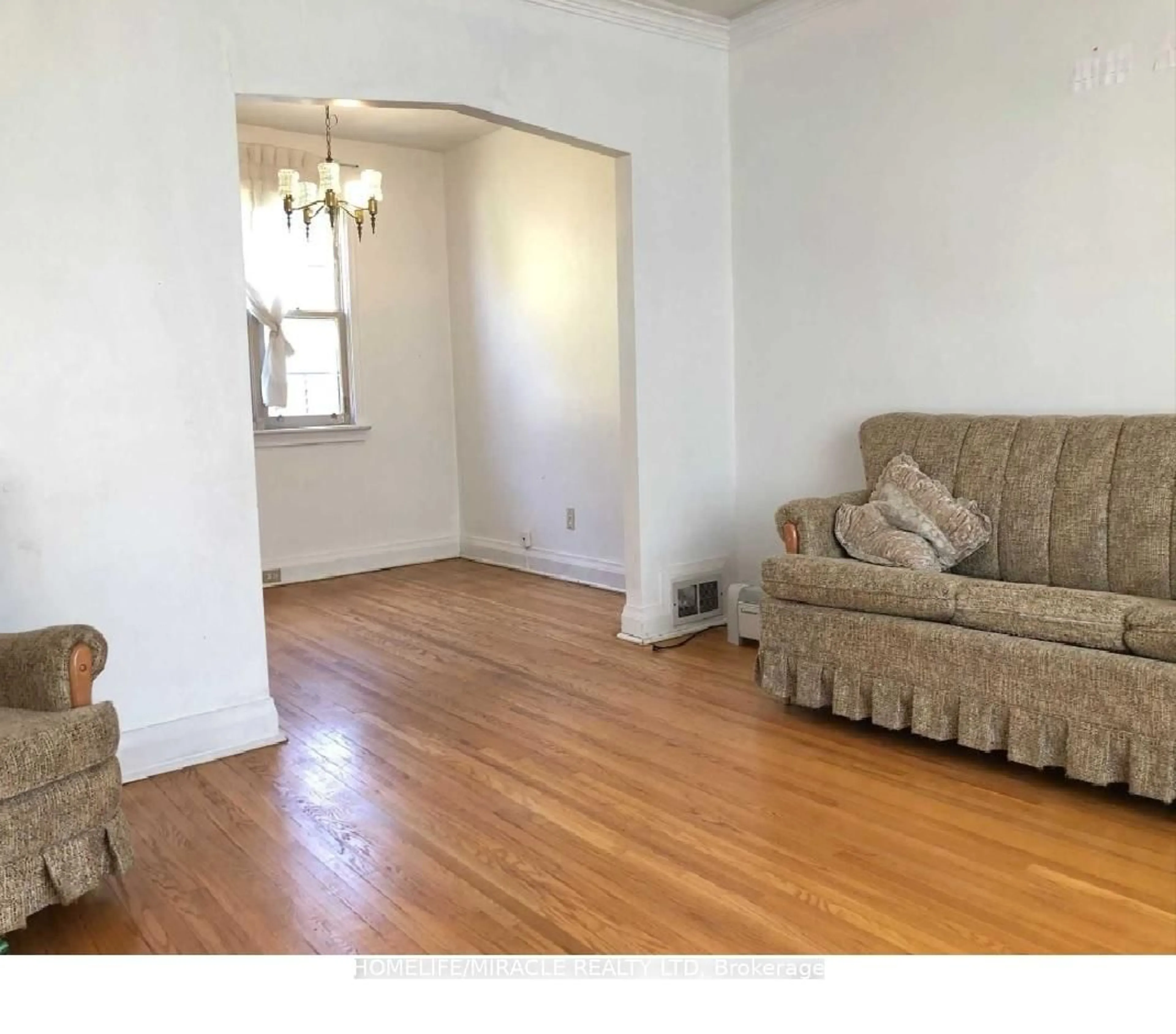 A pic of a room for 190 Poyntz Ave, Toronto Ontario M2N 1J6