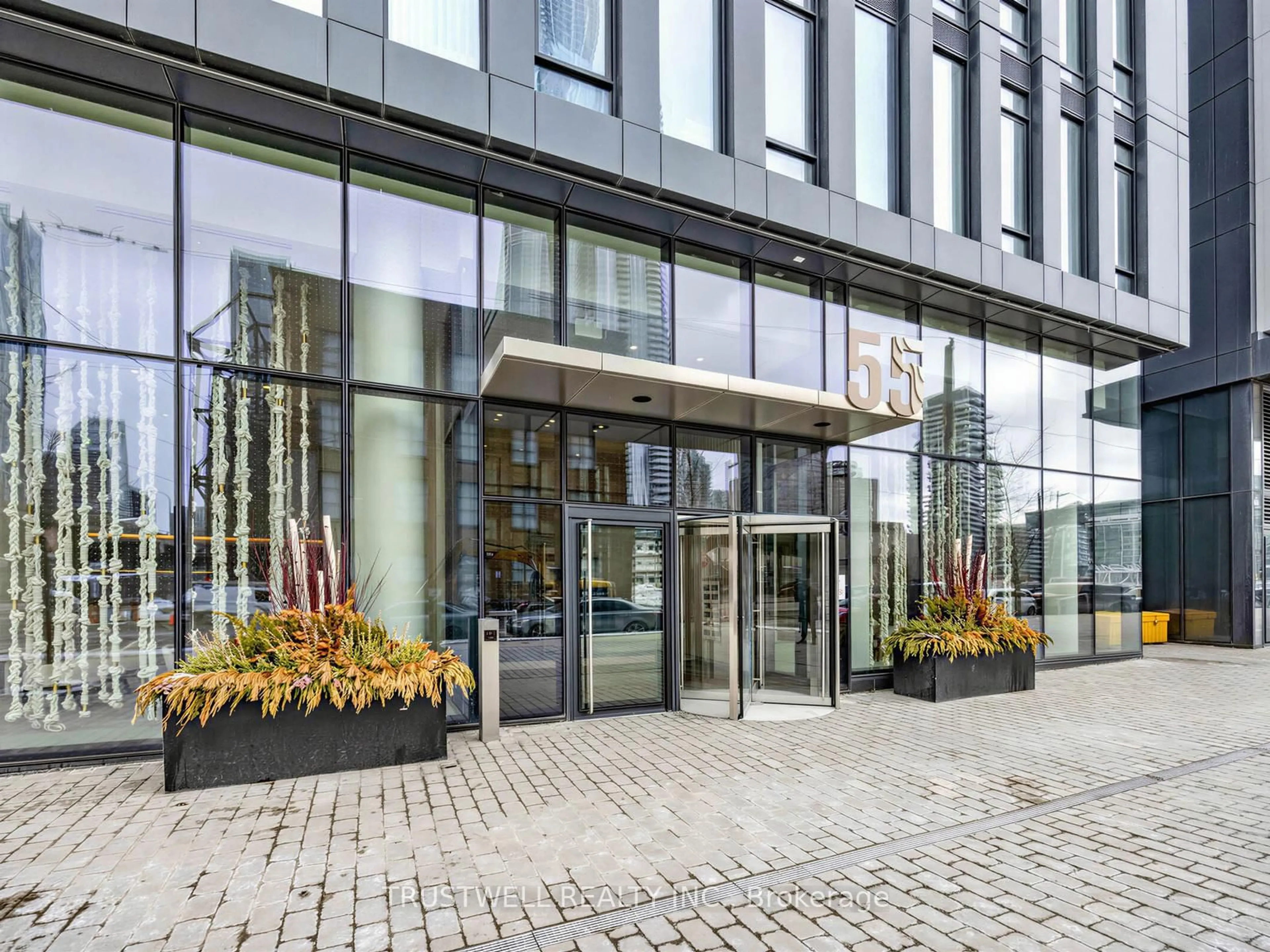 Indoor foyer for 55 Cooper St #5003, Toronto Ontario M5E 0G1