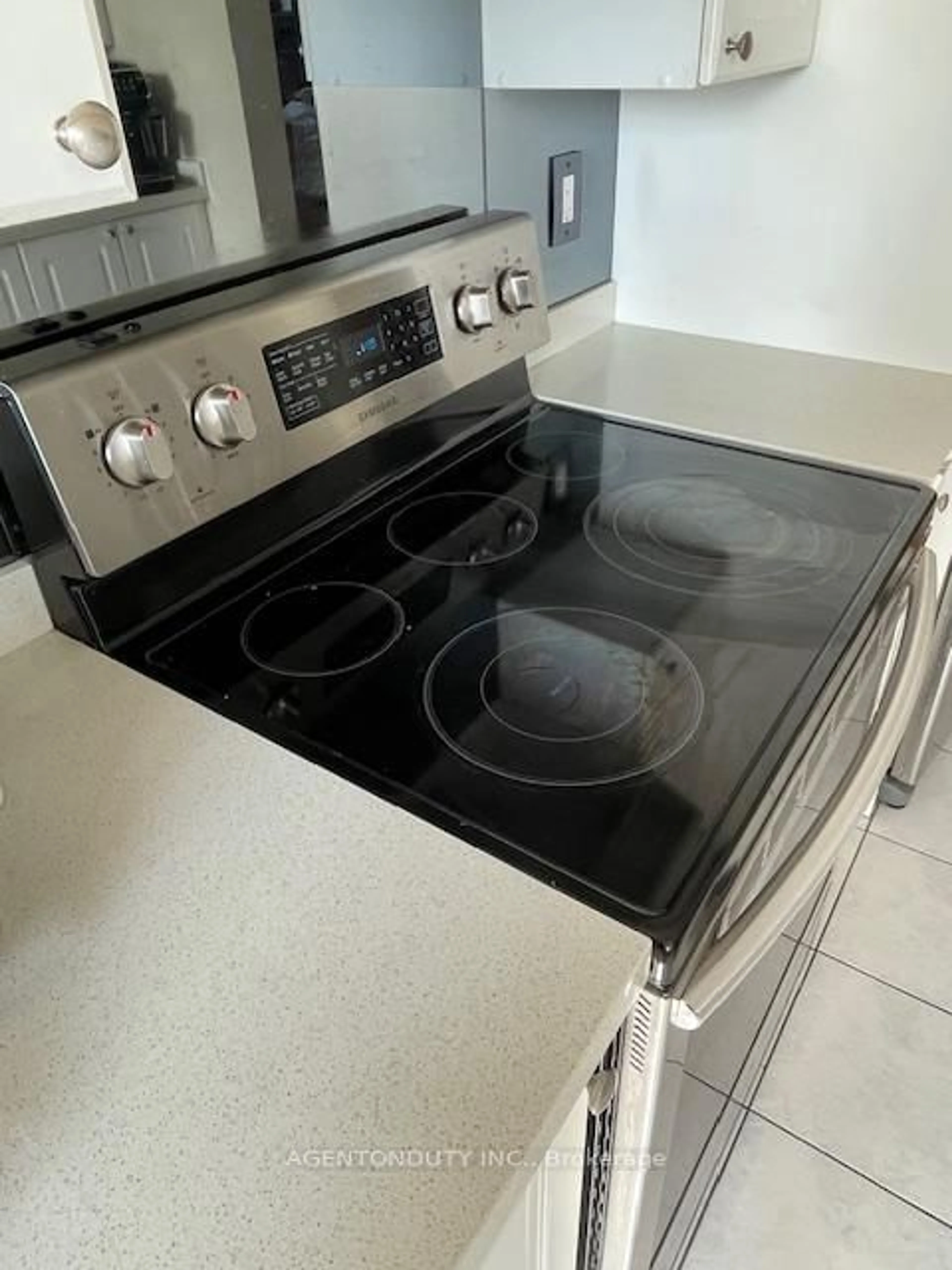 Standard kitchen, unknown for 109 Front St #930, Toronto Ontario M5A 4P7