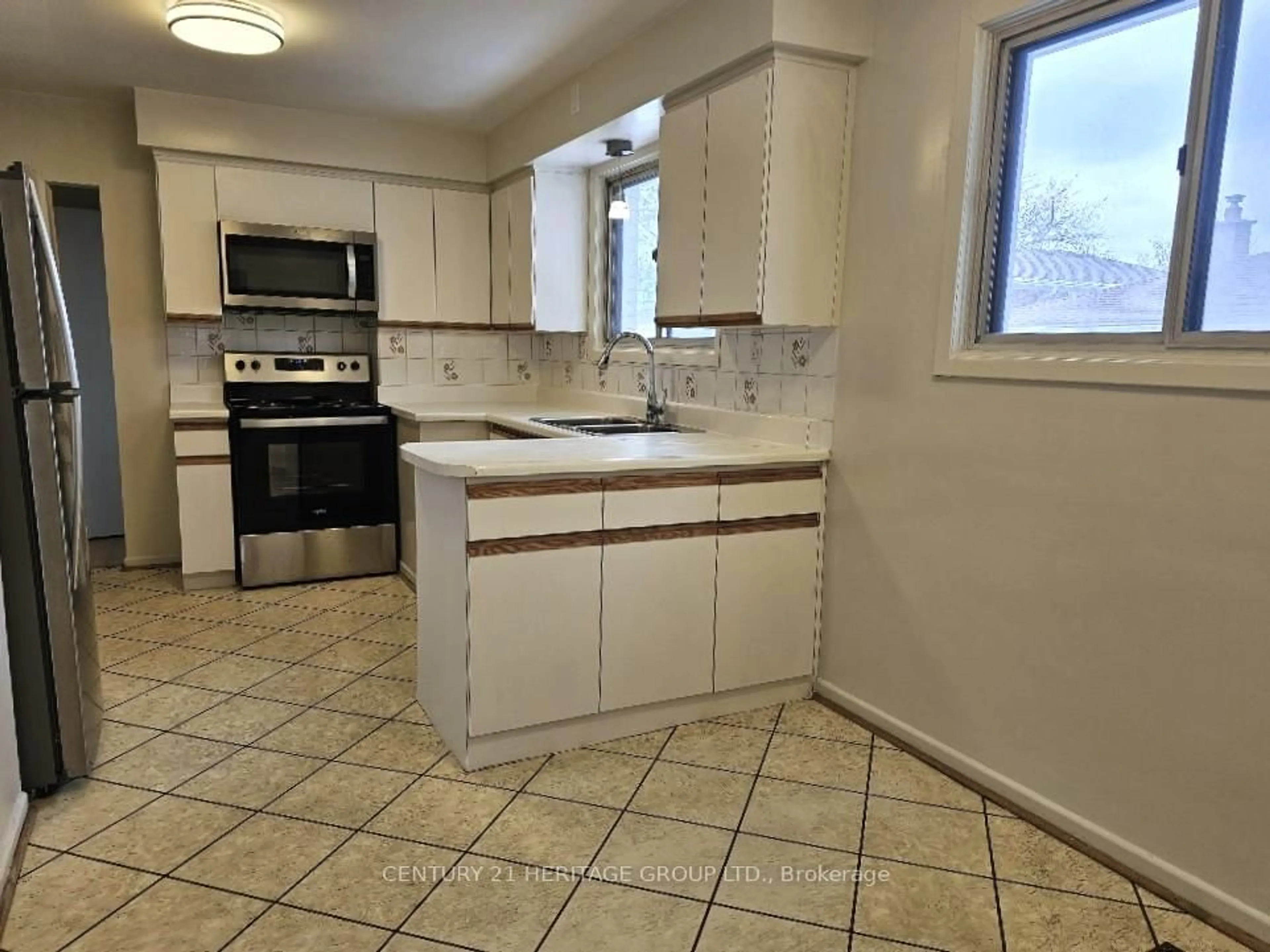Standard kitchen, ceramic/tile floor for 63 Marathon Cres, Toronto Ontario M2R 2L8