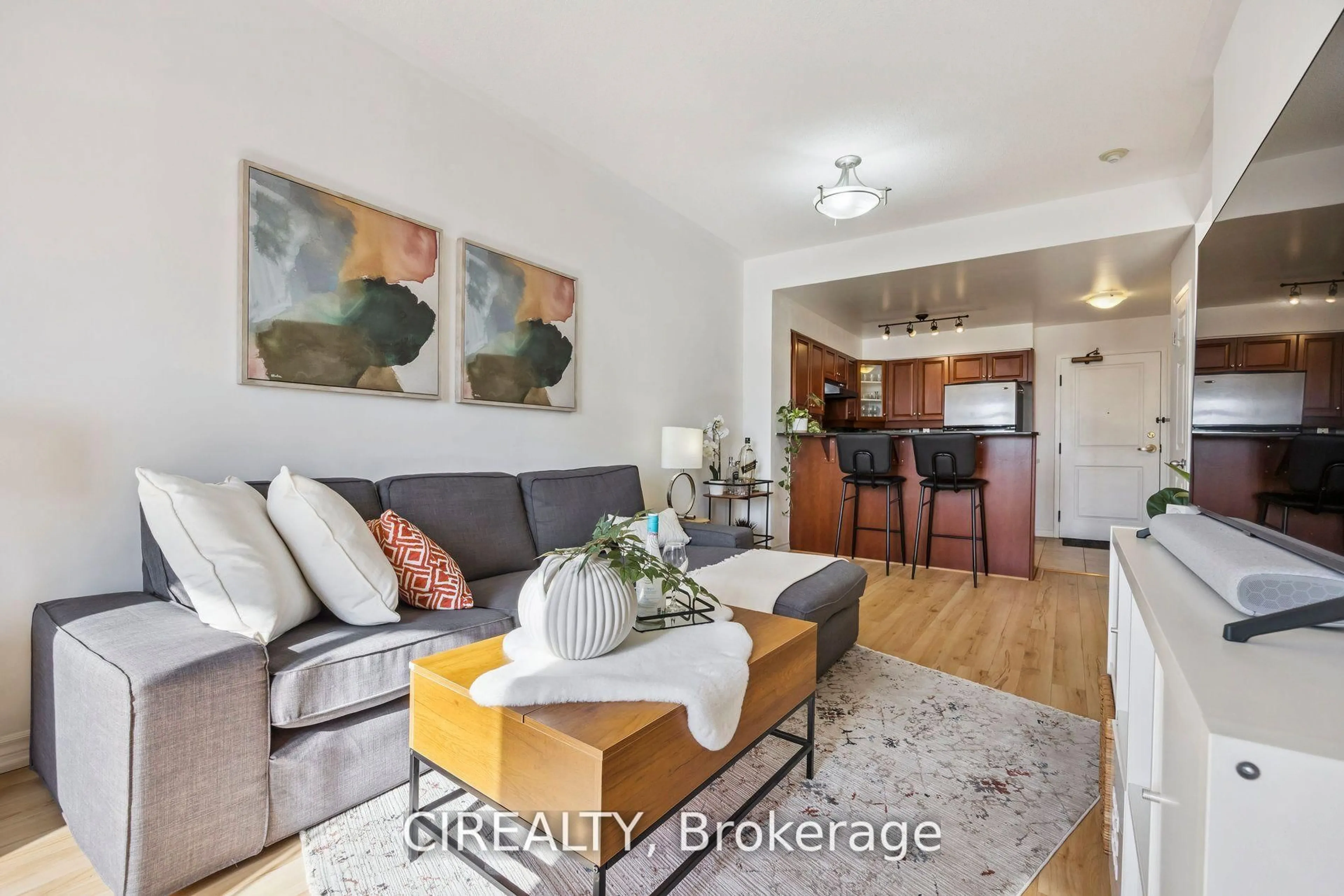 Living room with furniture, wood/laminate floor for 4200 Bathurst St #413, Toronto Ontario M3H 6C7