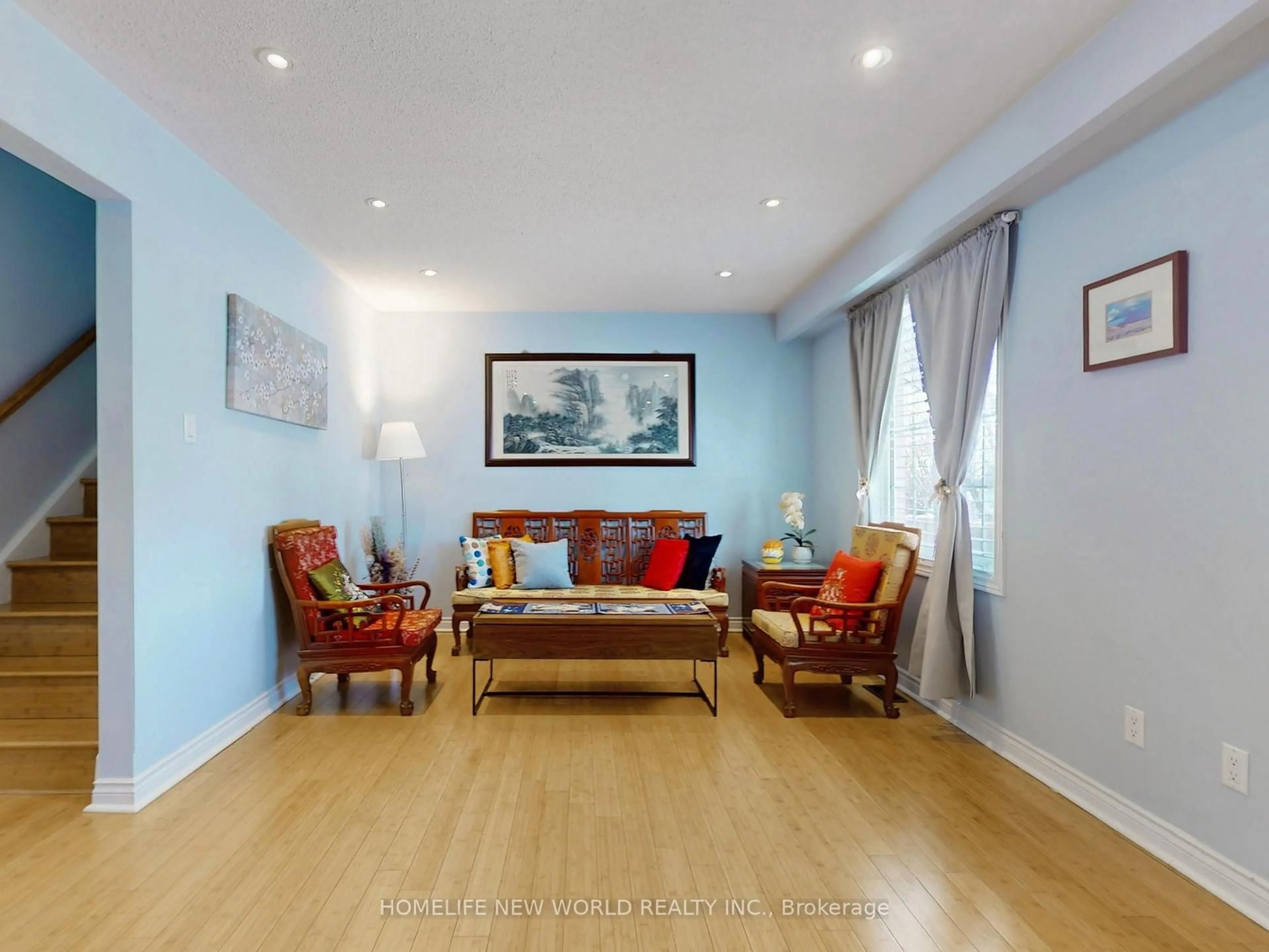 Living room with furniture, wood/laminate floor for 257 Cherokee Blvd, Toronto Ontario M2H 2J9