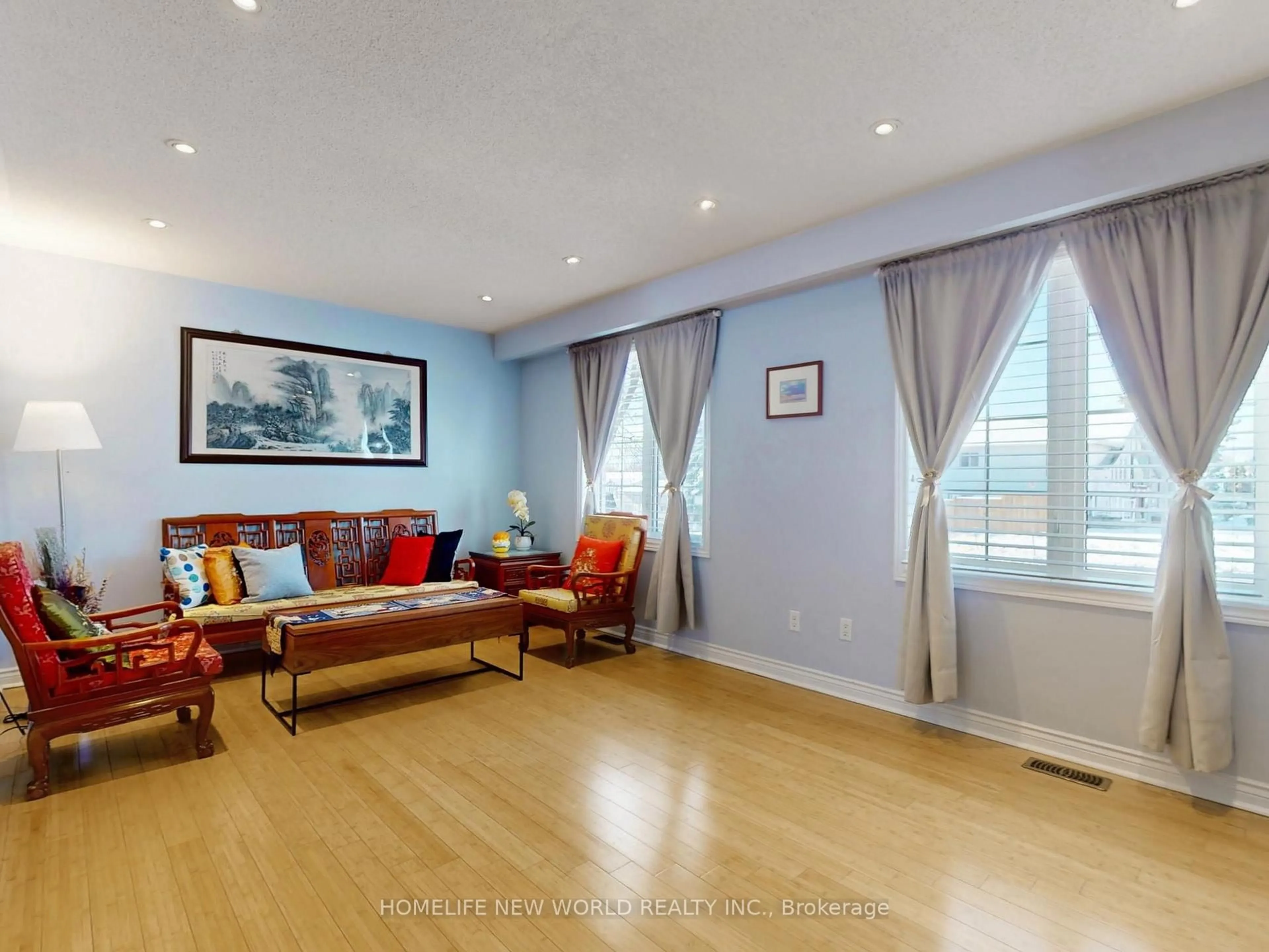 Living room with furniture, wood/laminate floor for 257 Cherokee Blvd, Toronto Ontario M2H 2J9