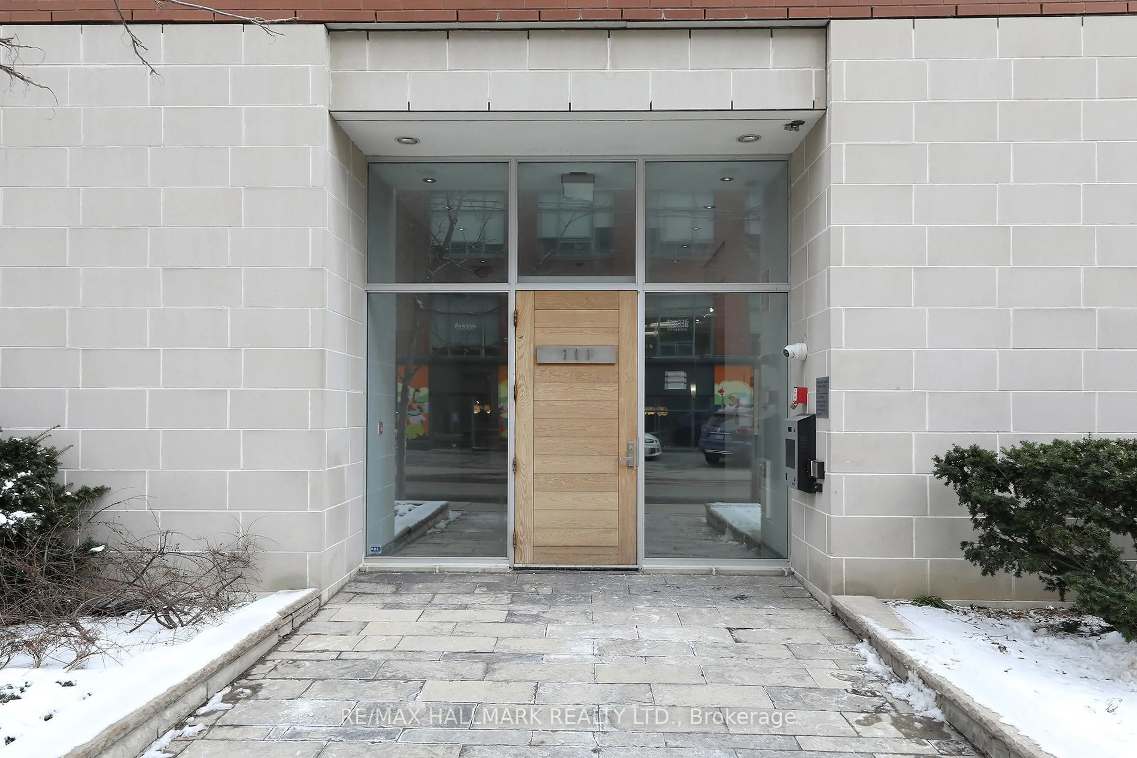 Indoor foyer for 301 Markham St #402, Toronto Ontario M6J 3X2