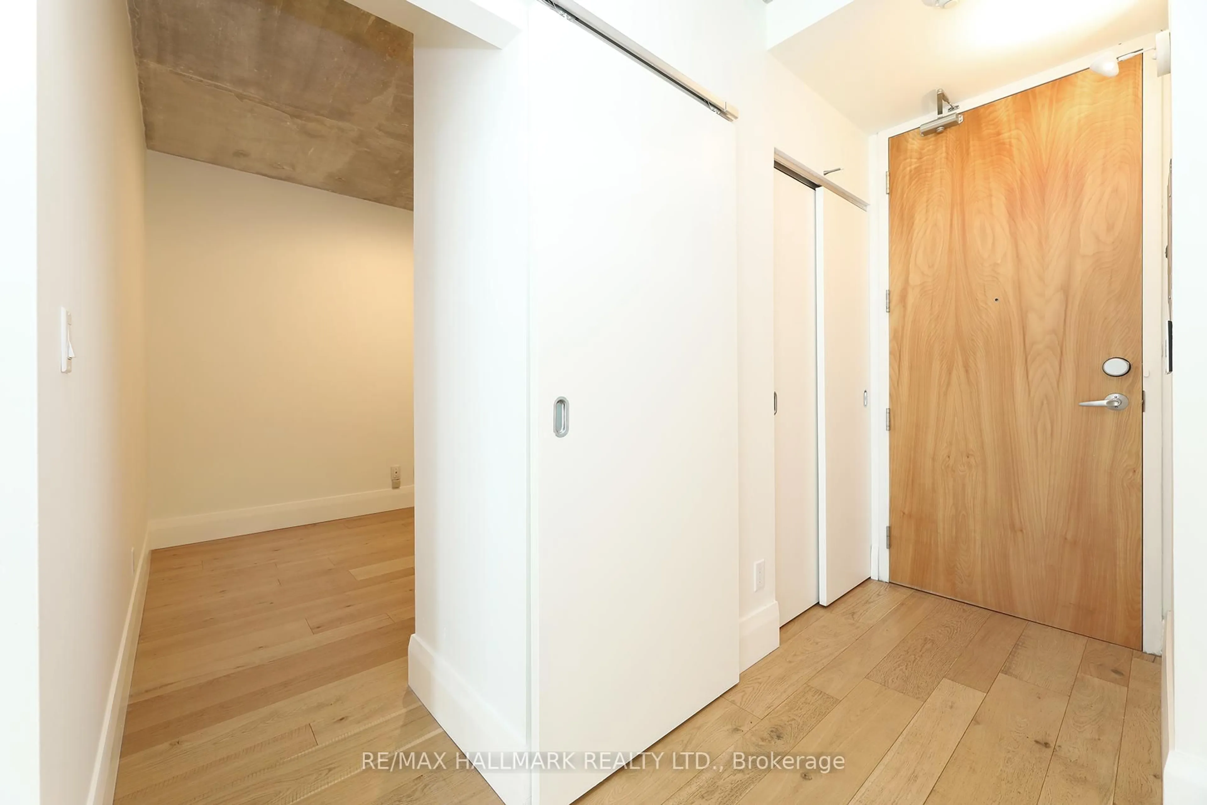 A pic of a room for 301 Markham St #402, Toronto Ontario M6J 3X2