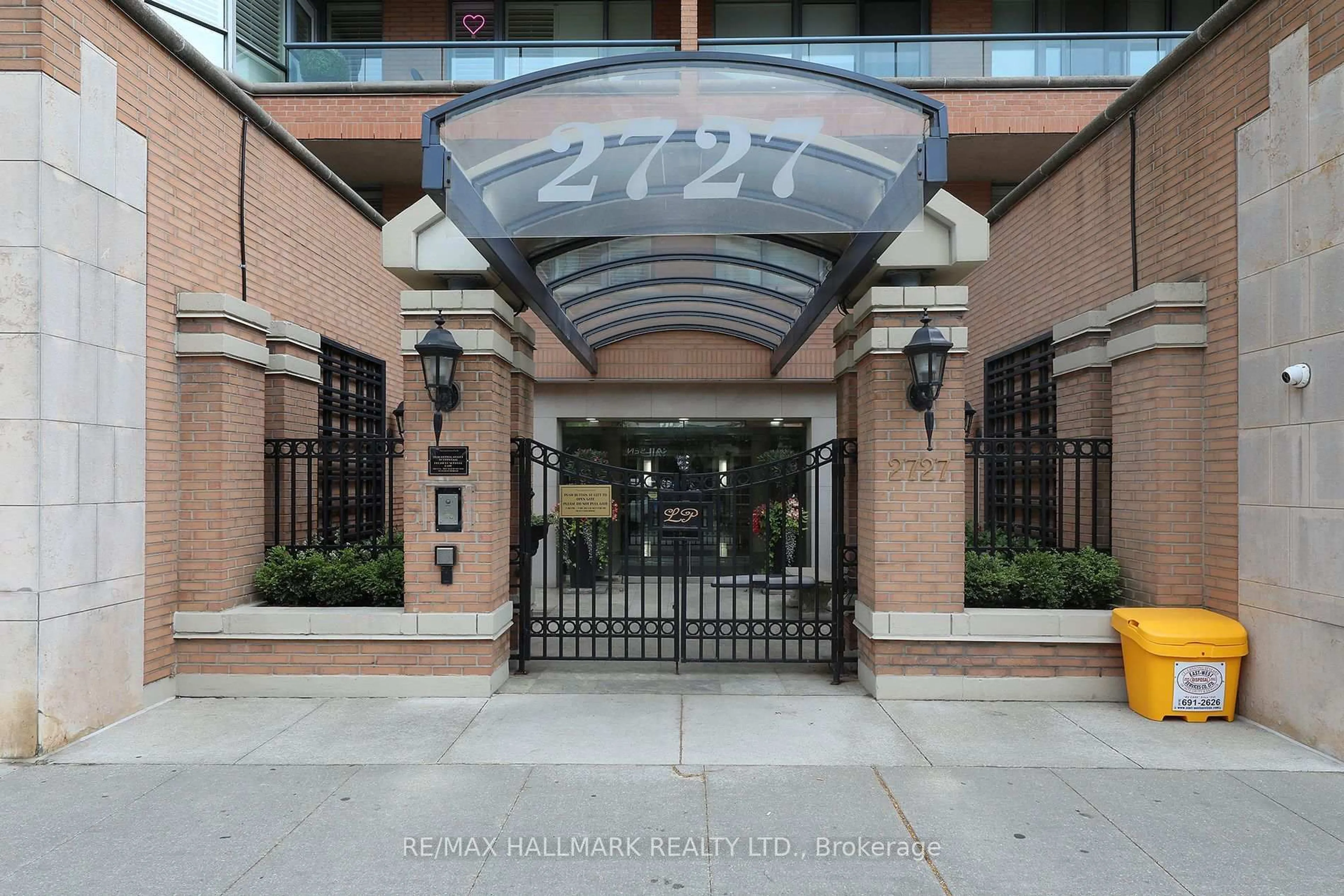 Indoor foyer for 2727 Yonge St #609, Toronto Ontario M4N 3R6