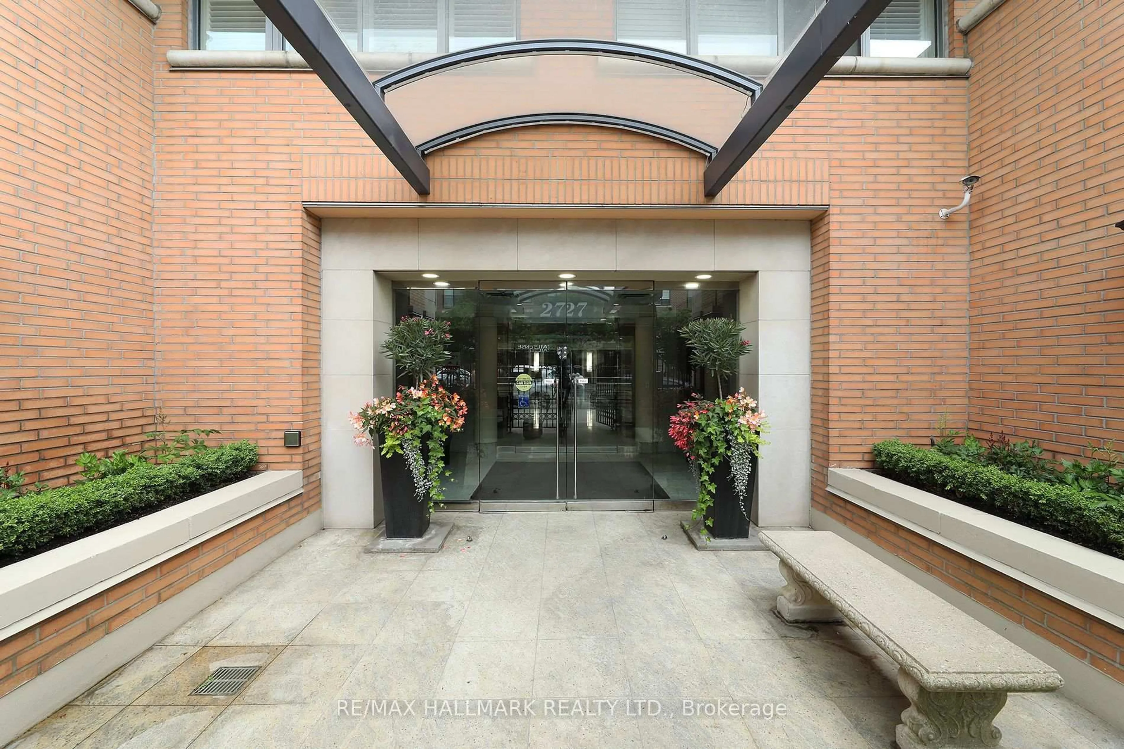 Indoor foyer for 2727 Yonge St #609, Toronto Ontario M4N 3R6