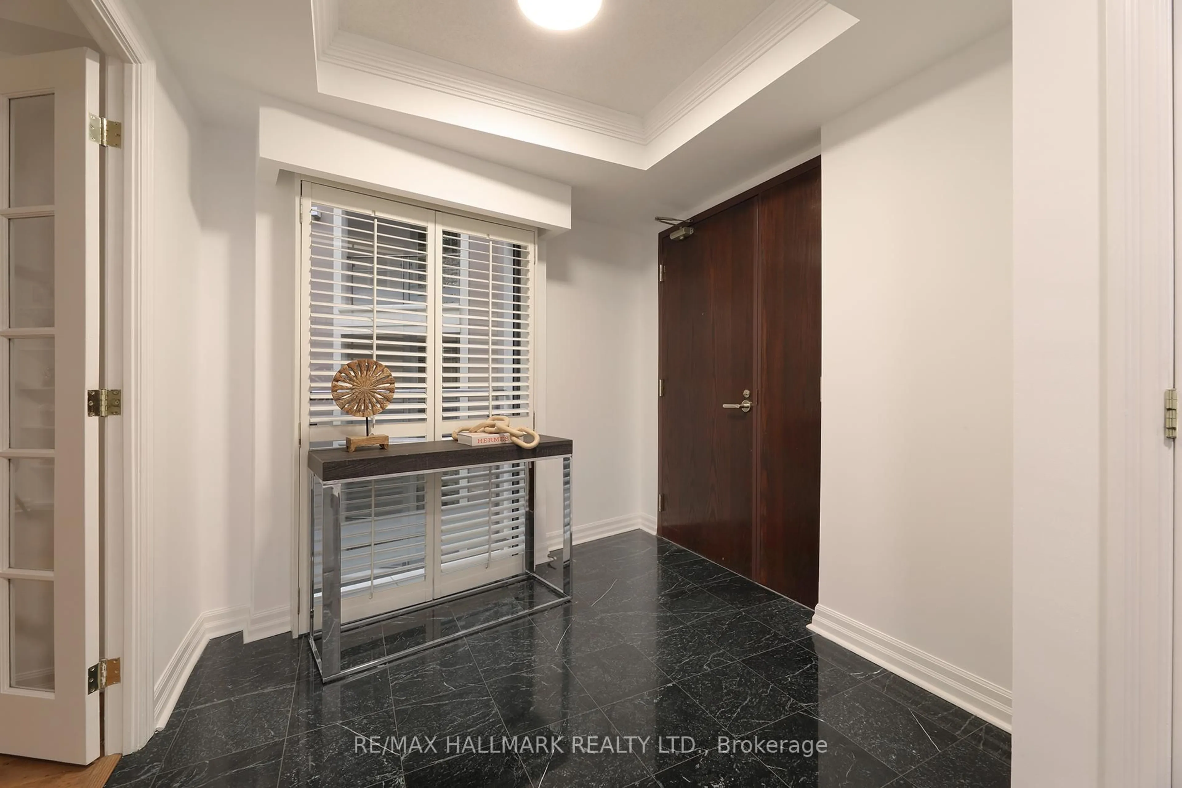 Indoor entryway for 2727 Yonge St #609, Toronto Ontario M4N 3R6