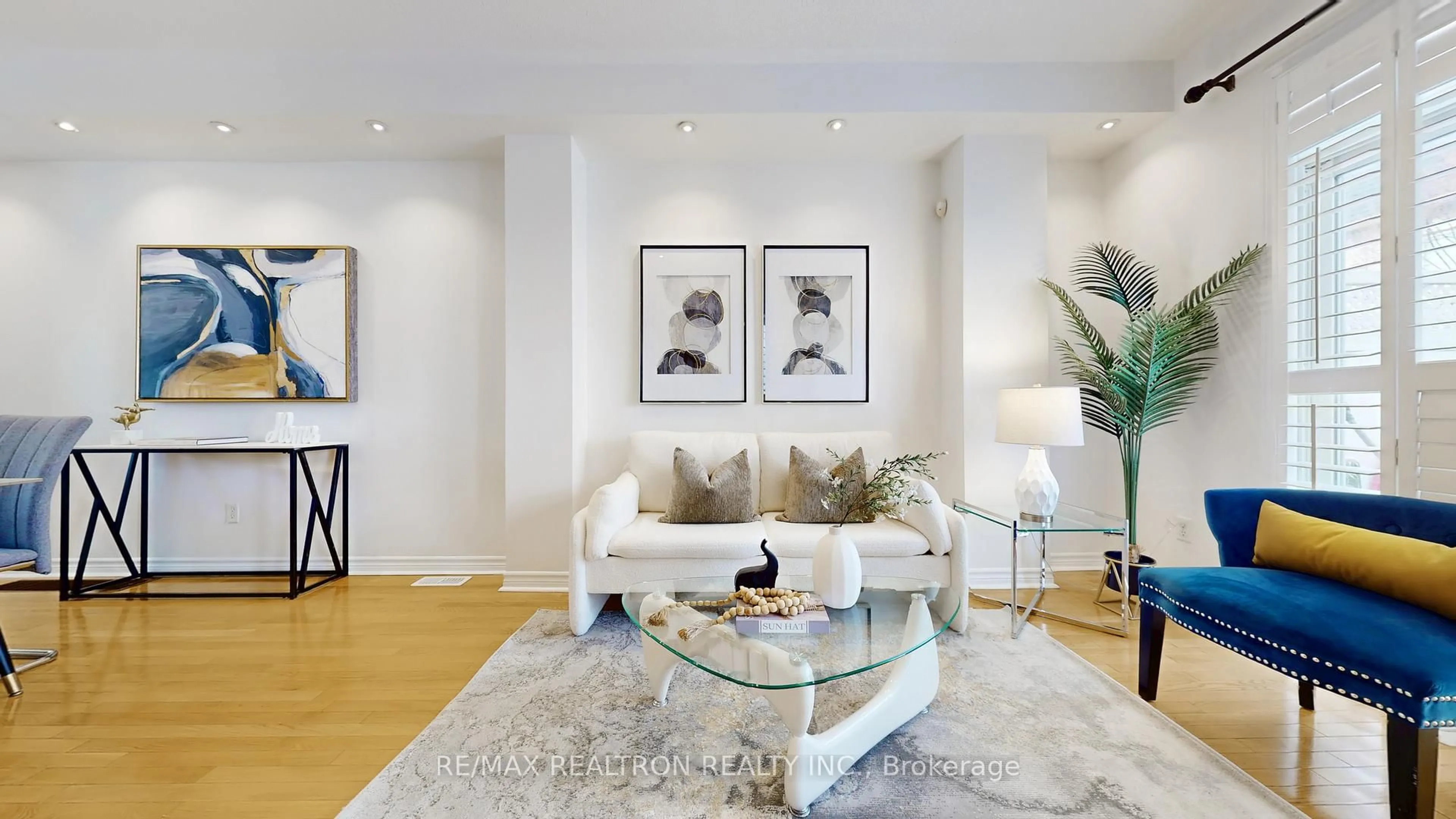 Living room with furniture, unknown for 134B Finch Ave, Toronto Ontario M2N 2H9