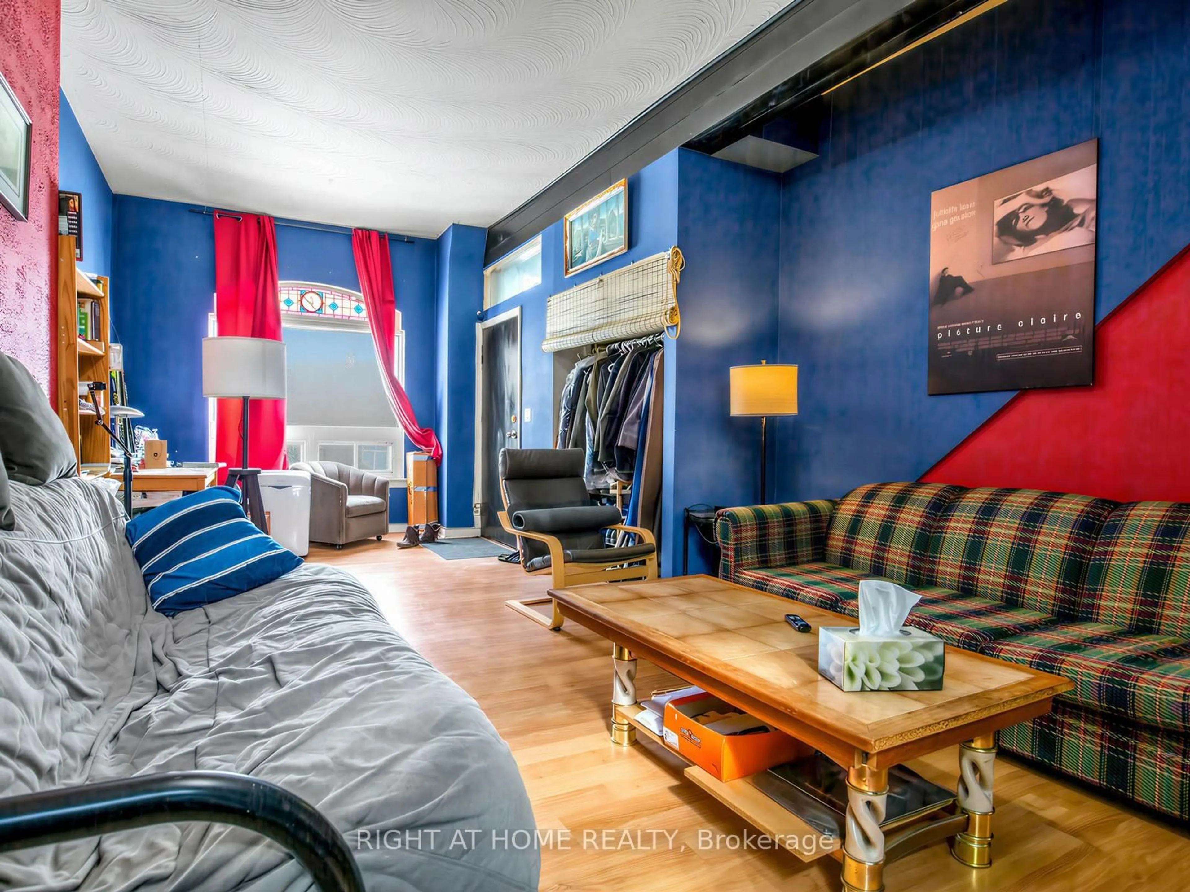 Living room with furniture, unknown for 96 Massey St, Toronto Ontario M6J 2T4