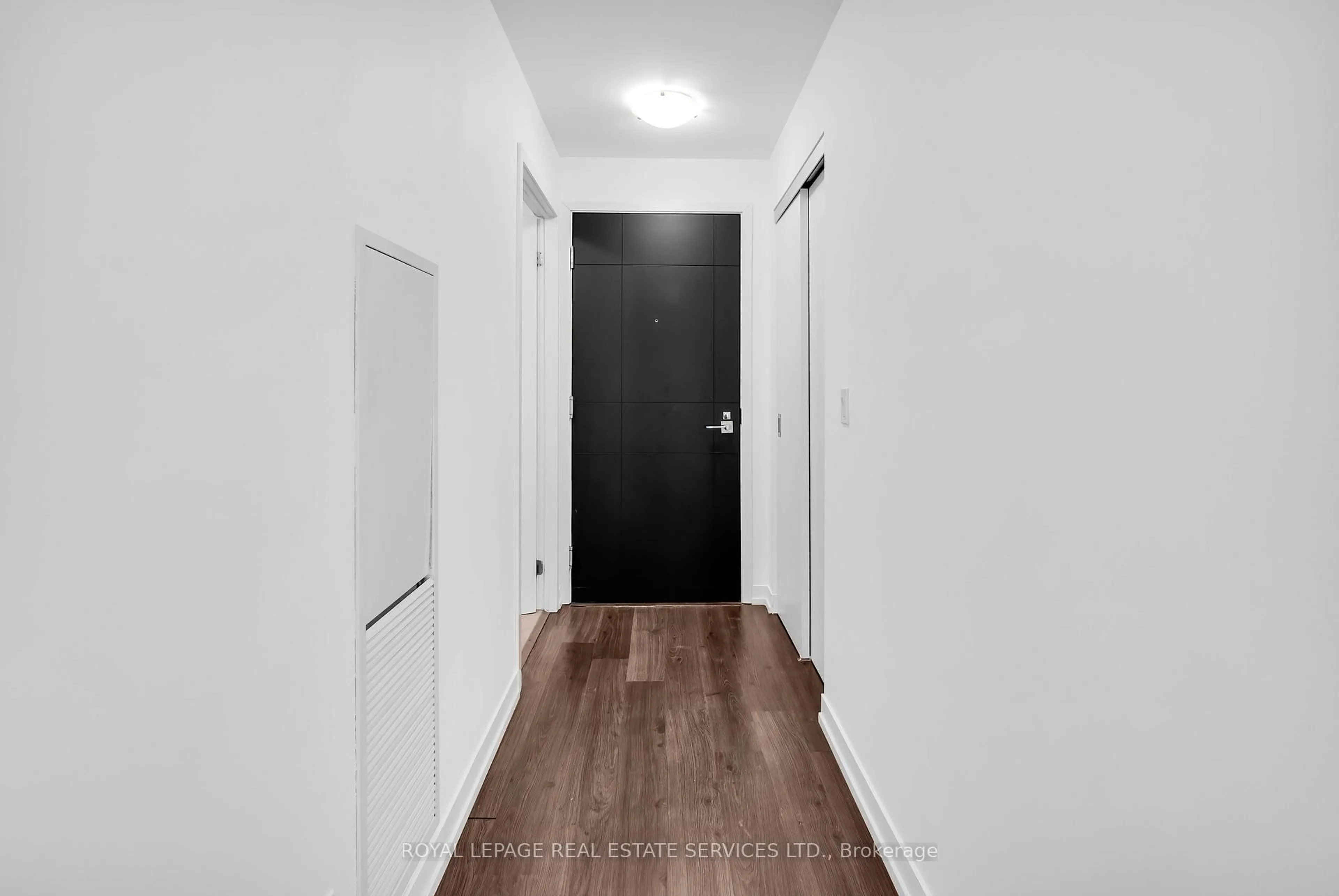 Indoor entryway for 98 Lillian St #208, Toronto Ontario M4S 0A5