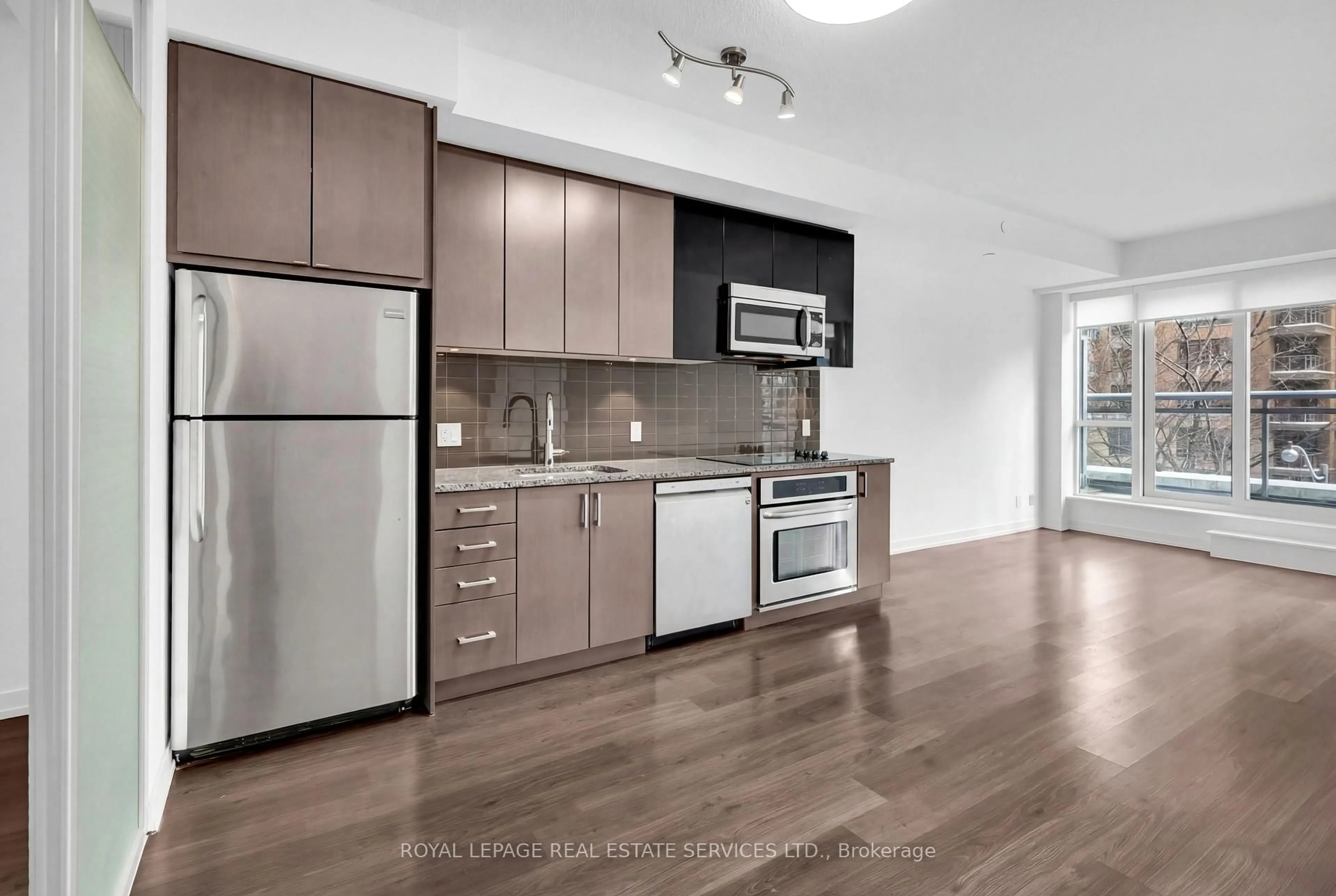 Standard kitchen, unknown for 98 Lillian St #208, Toronto Ontario M4S 0A5