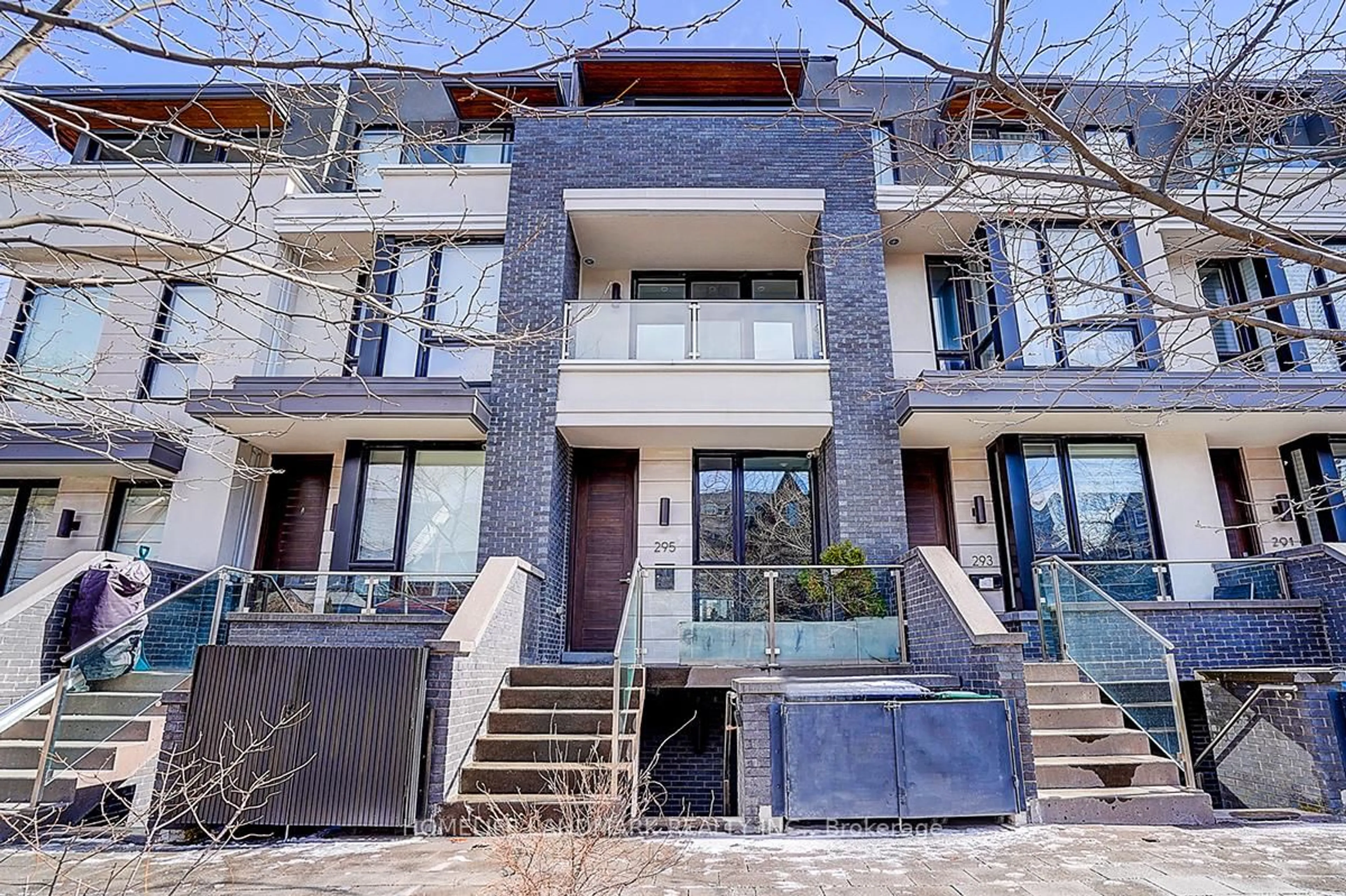 Unknown for 295 Roxton Rd, Toronto Ontario M6G 3R1