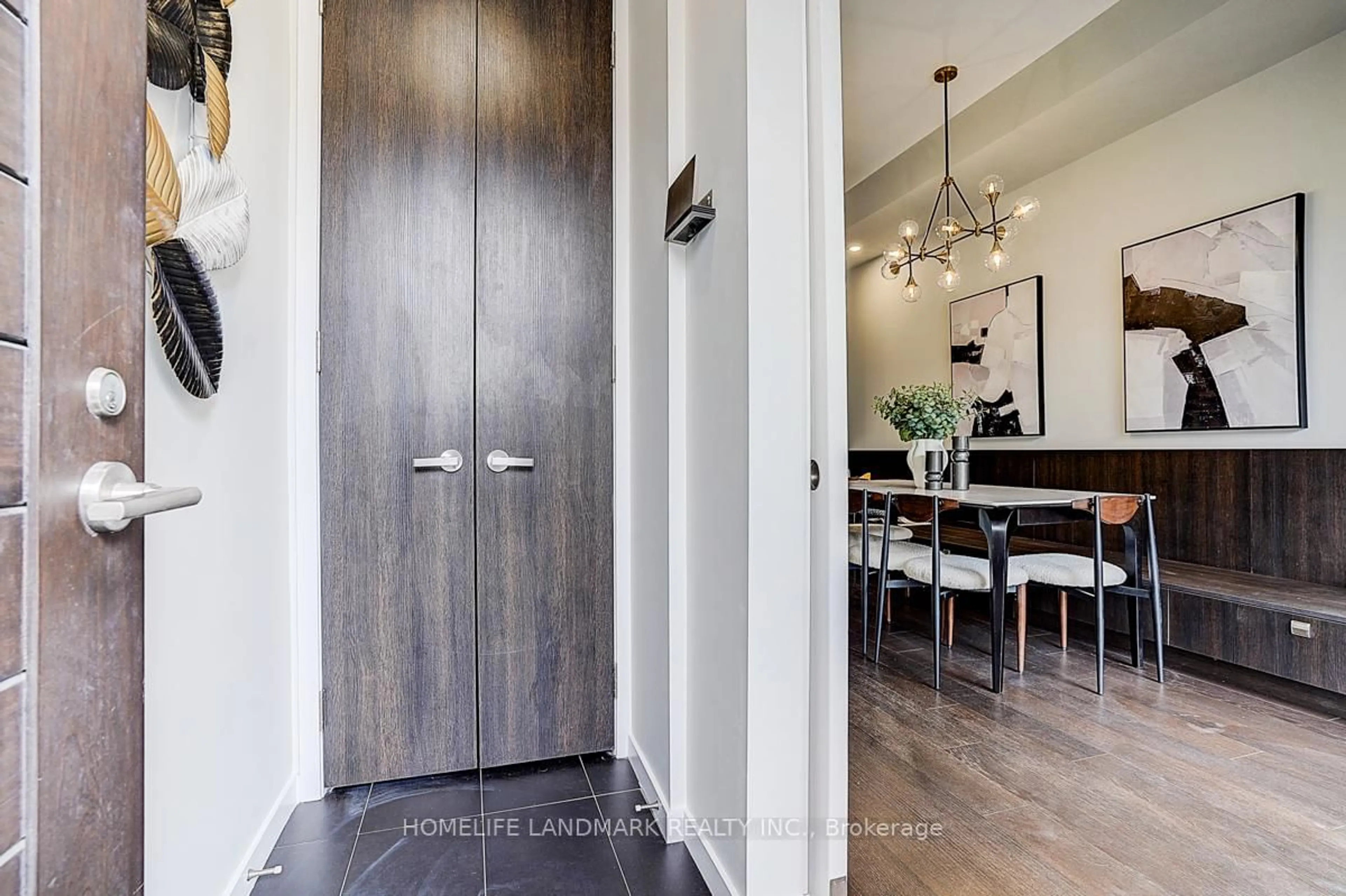 Indoor entryway for 295 Roxton Rd, Toronto Ontario M6G 3R1