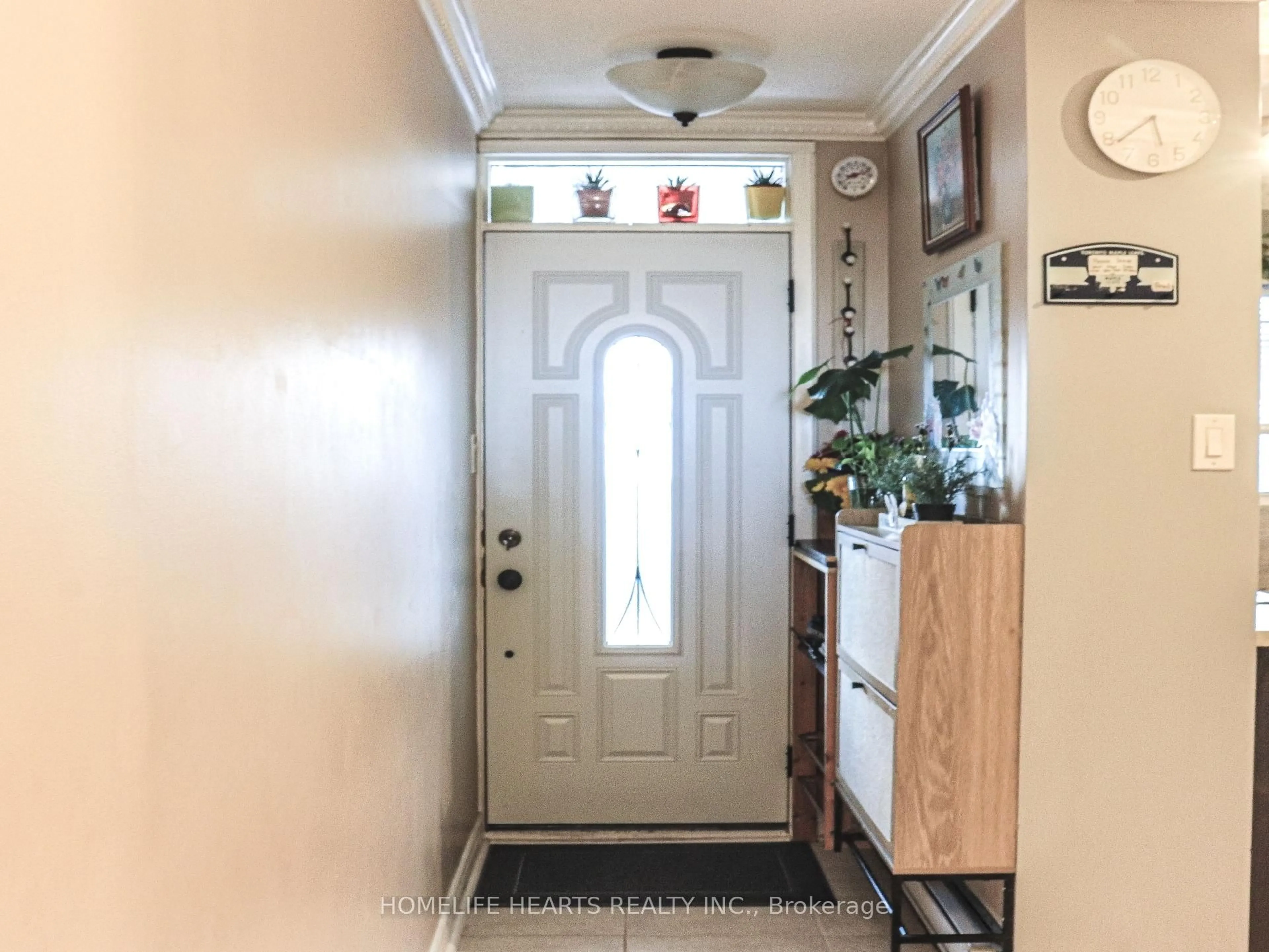 Indoor entryway for 140 Leeward Glwy #316, Toronto Ontario M3C 2Y9