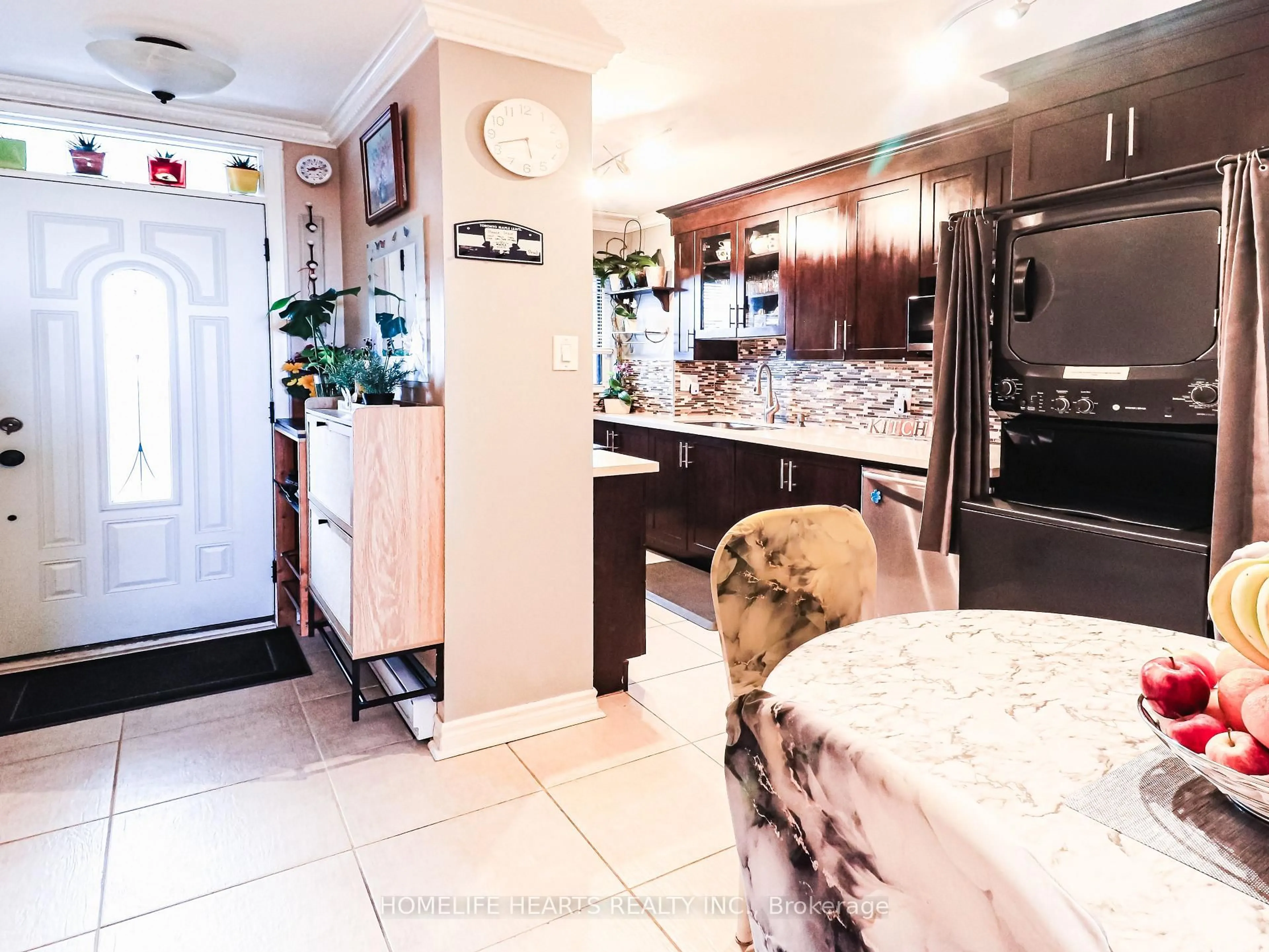 Open concept kitchen, ceramic/tile floor for 140 Leeward Glwy #316, Toronto Ontario M3C 2Y9