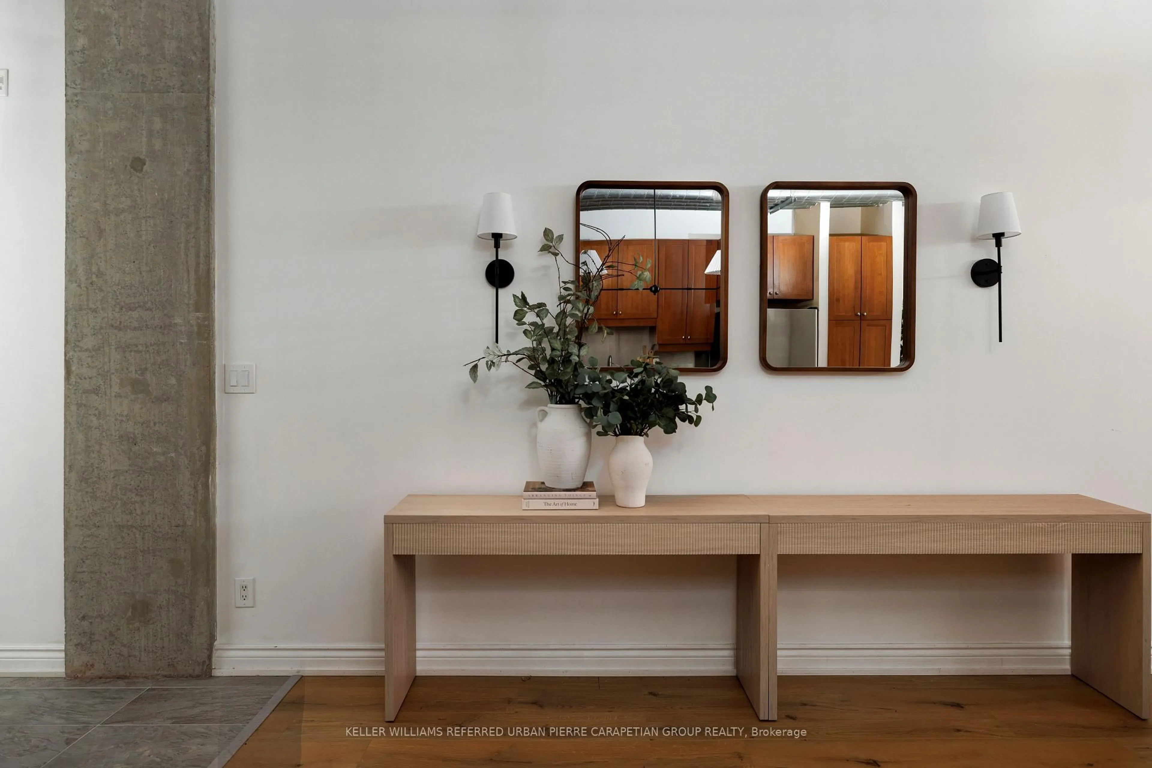 Indoor entryway for 261 King St #205, Toronto Ontario M5A 4T6