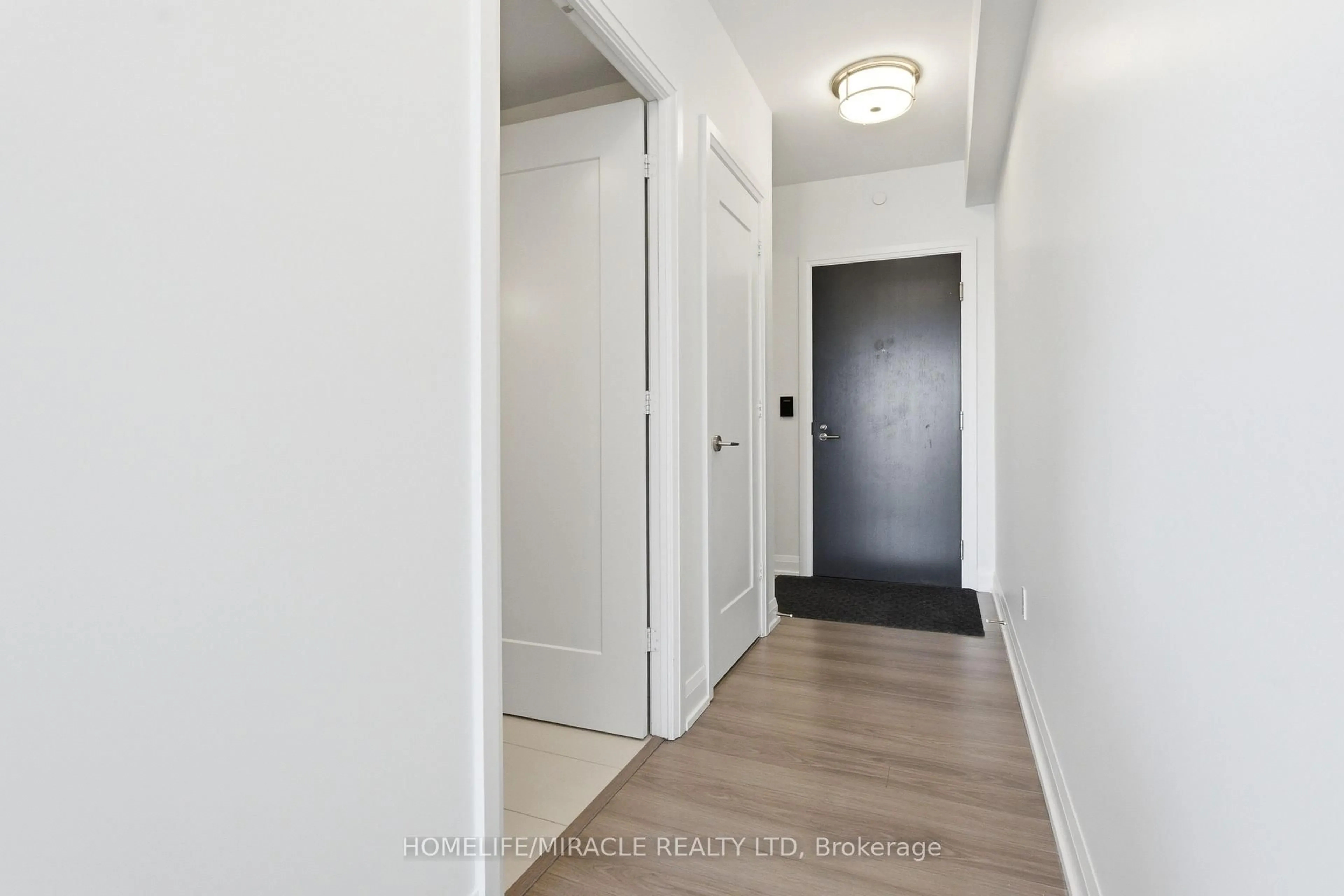 Indoor entryway for 18 Graydon Hall Dr #1705, Toronto Ontario M3A 0A4