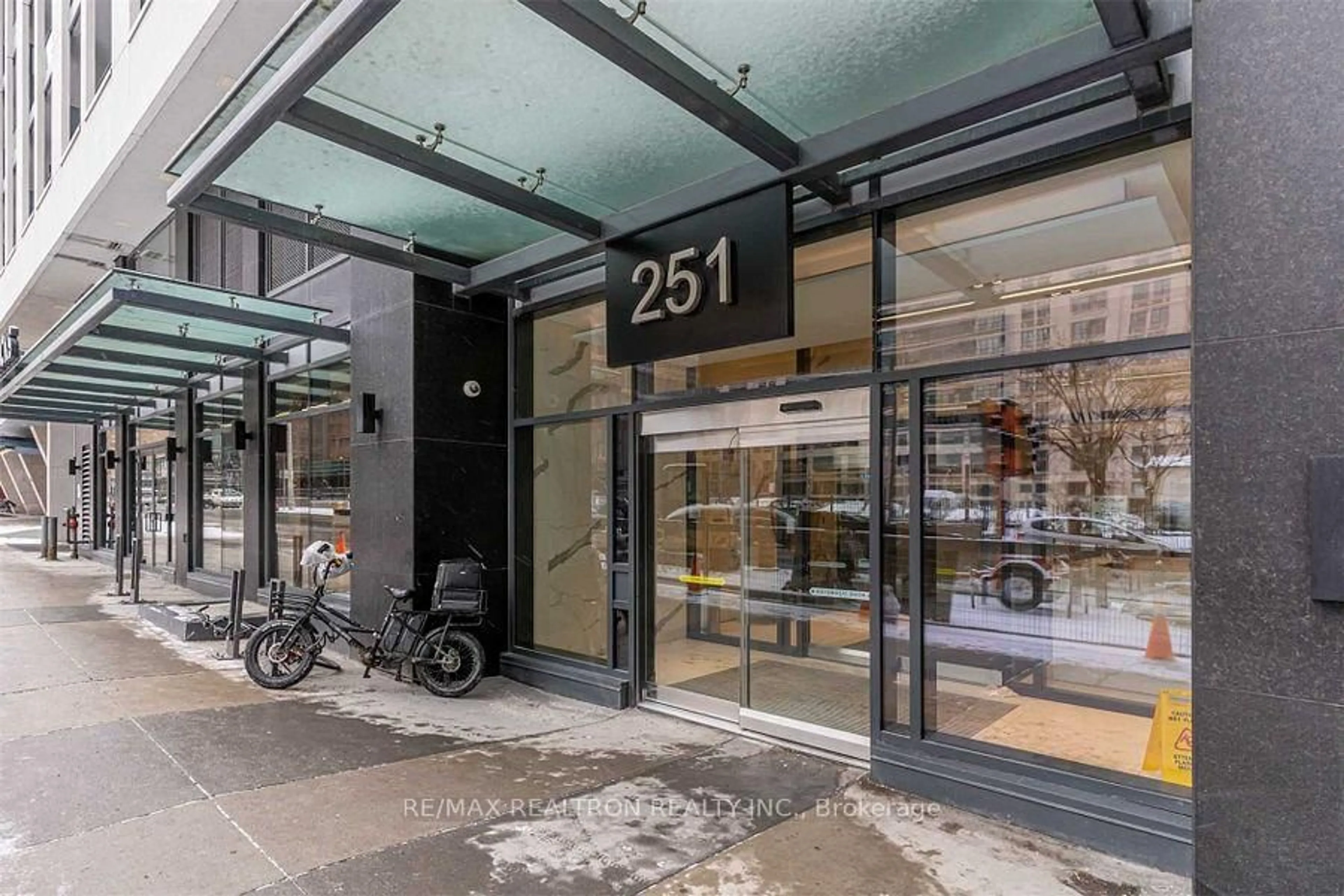 Indoor foyer for 251 Jarvis St #4510, Toronto Ontario M5B 0C3