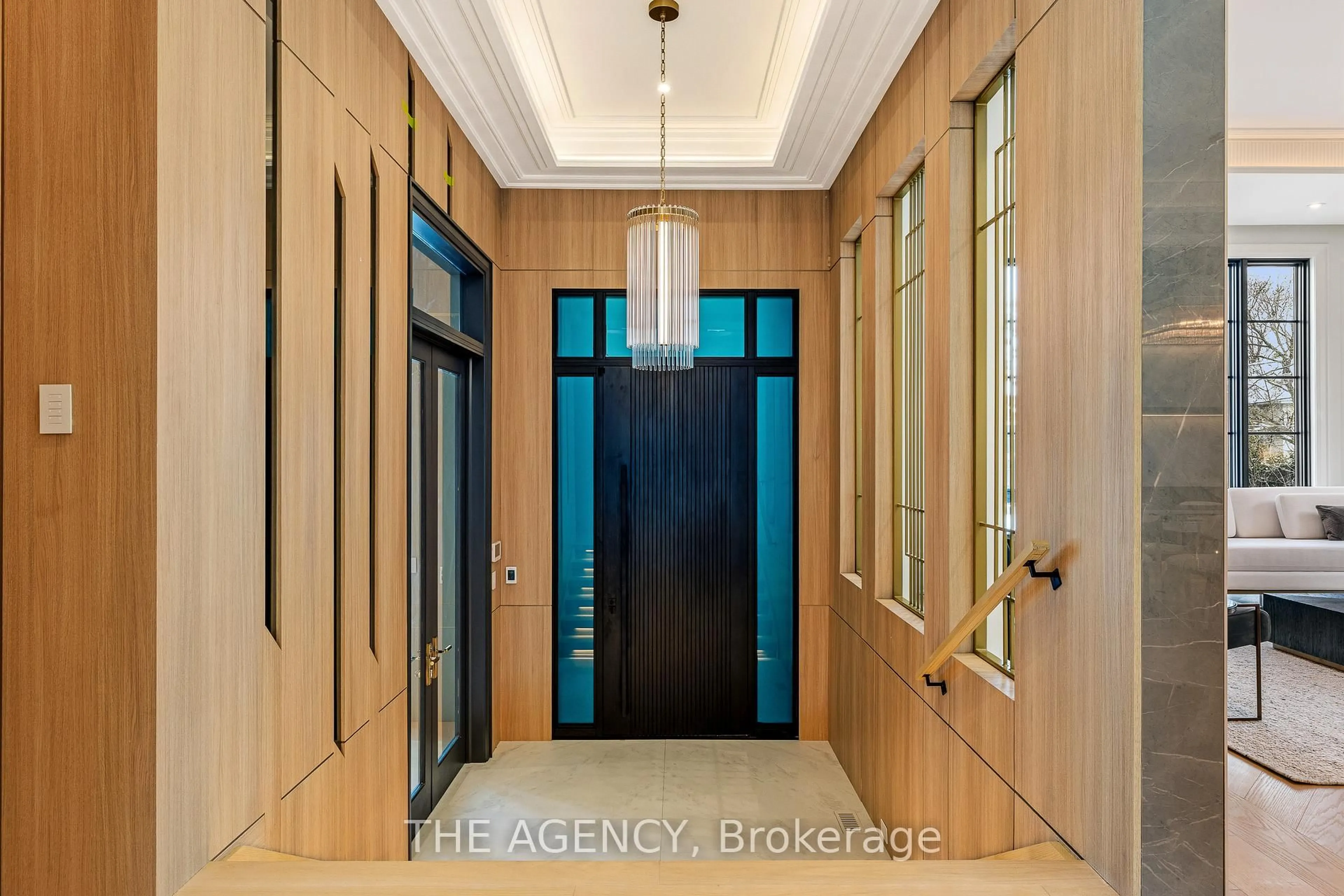 Indoor entryway for 149 Highland Cres, Toronto Ontario M2L 1H2