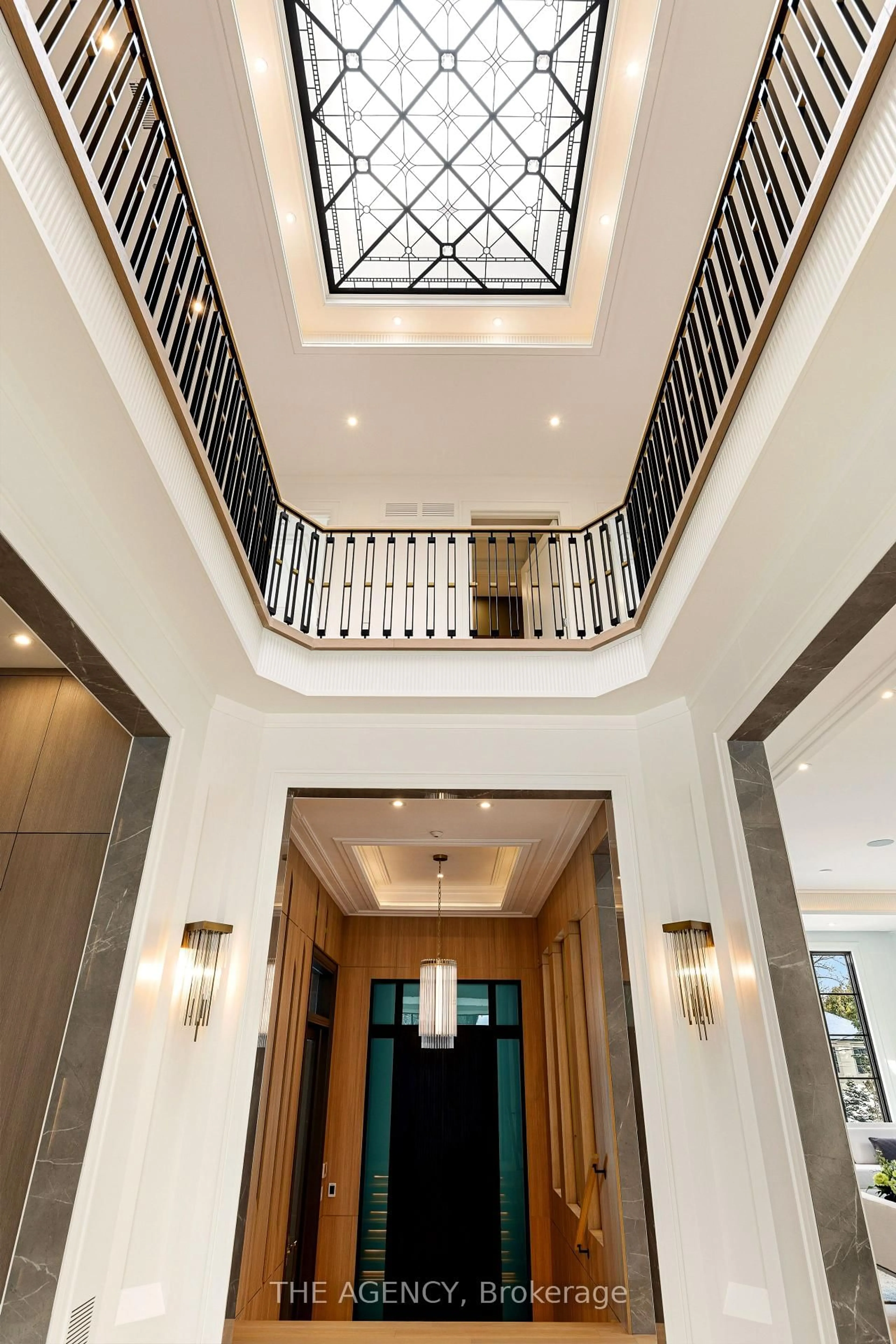 Indoor foyer for 149 Highland Cres, Toronto Ontario M2L 1H2