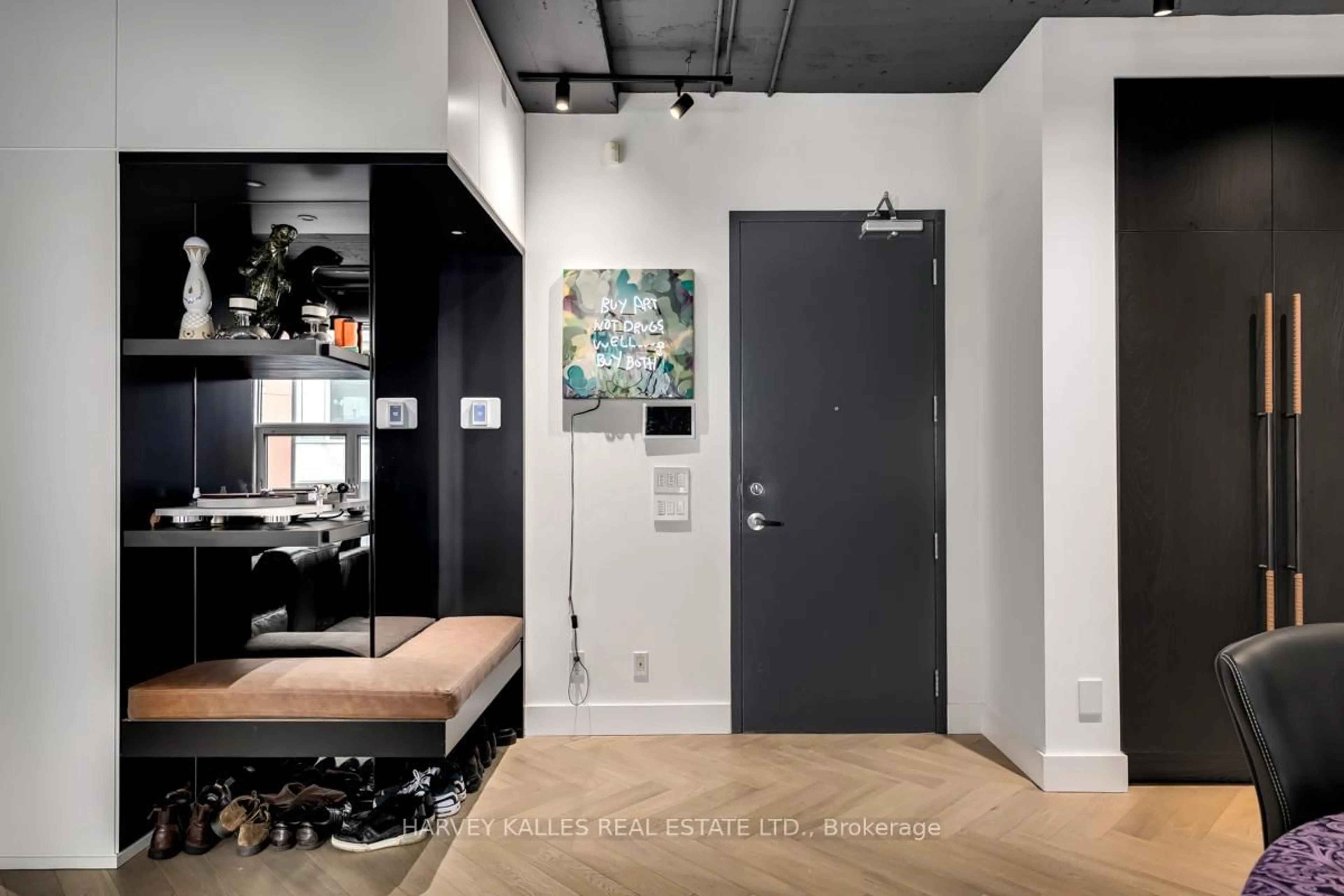 Indoor entryway for 113 Dupont St #201, Toronto Ontario M5R 1V4