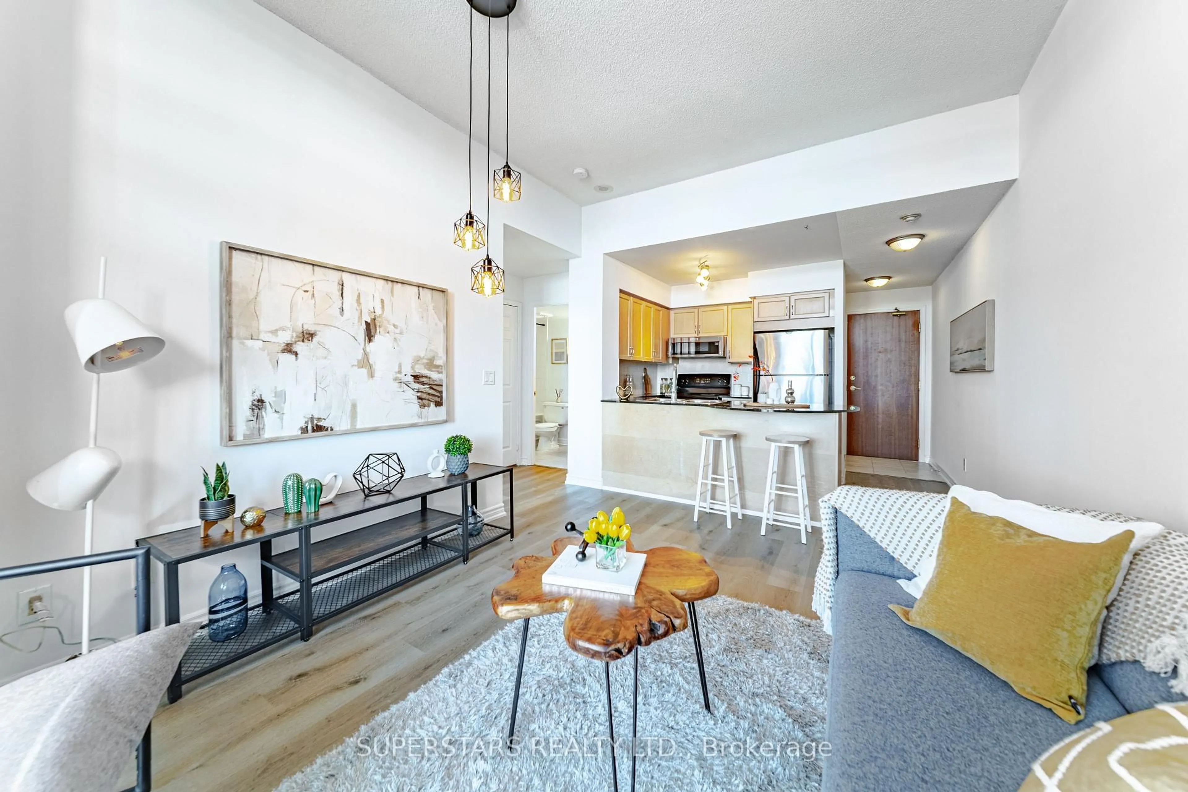 Living room with furniture, unknown for 18 Kenaston Gdns #713, Toronto Ontario M2K 3C7