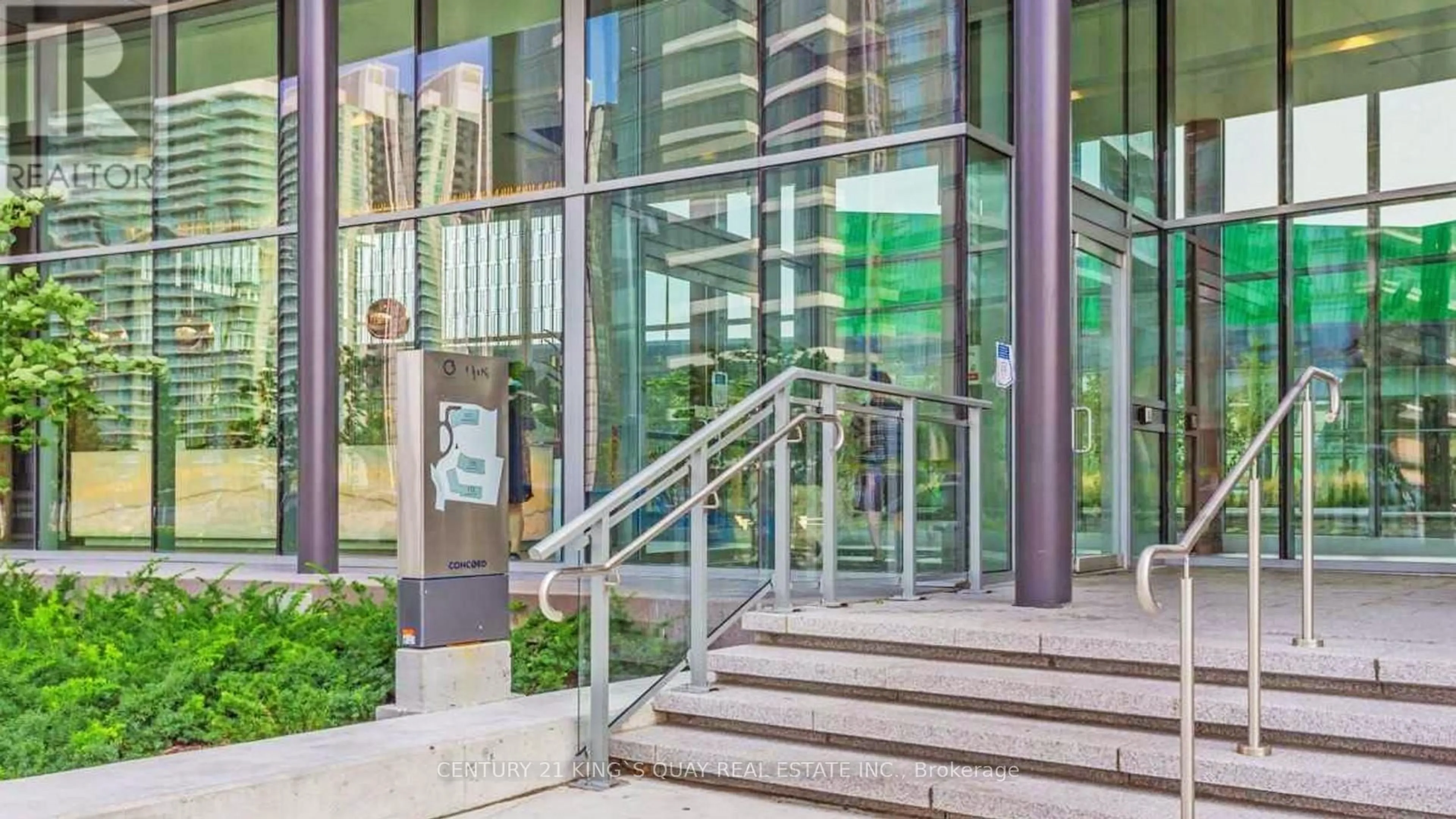 Indoor foyer for 115 McMahon Dr #712, Toronto Ontario M2K 0E3