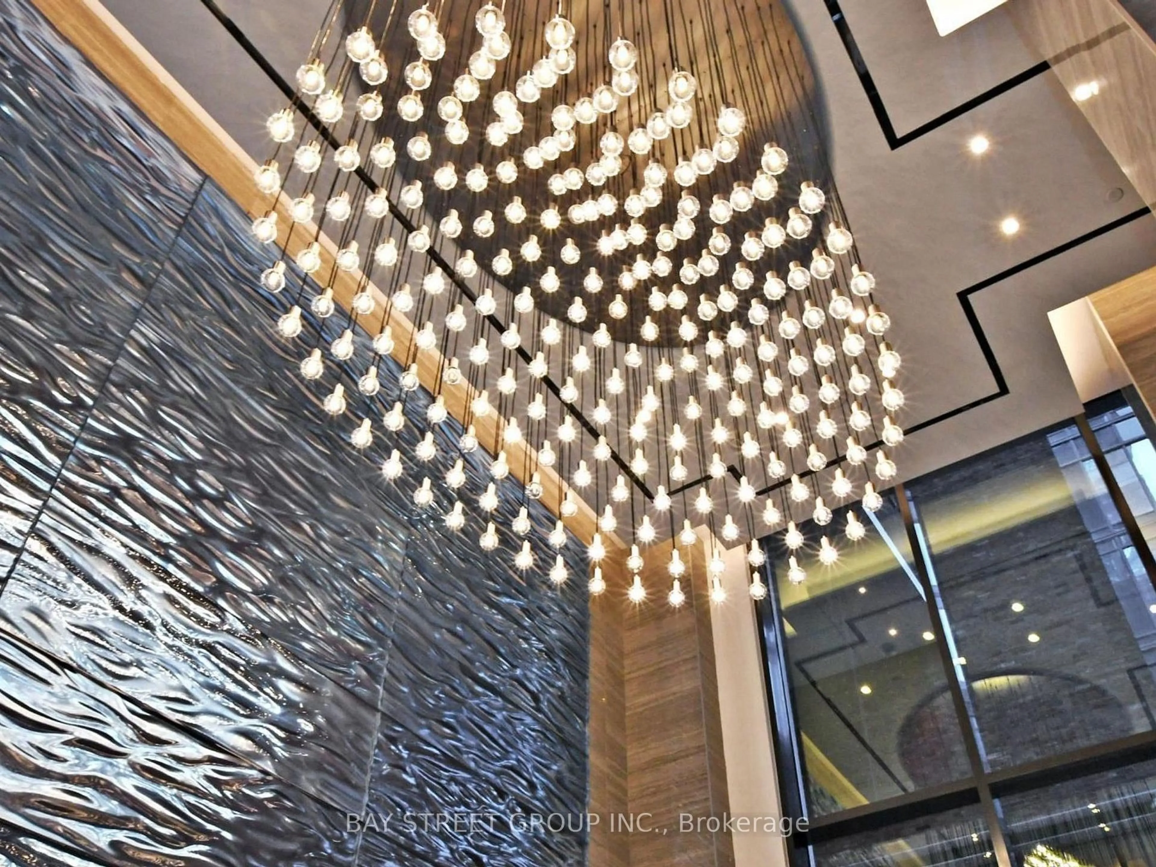 Indoor foyer for 115 Blue Jays Way #2311, Toronto Ontario M5V 0N4