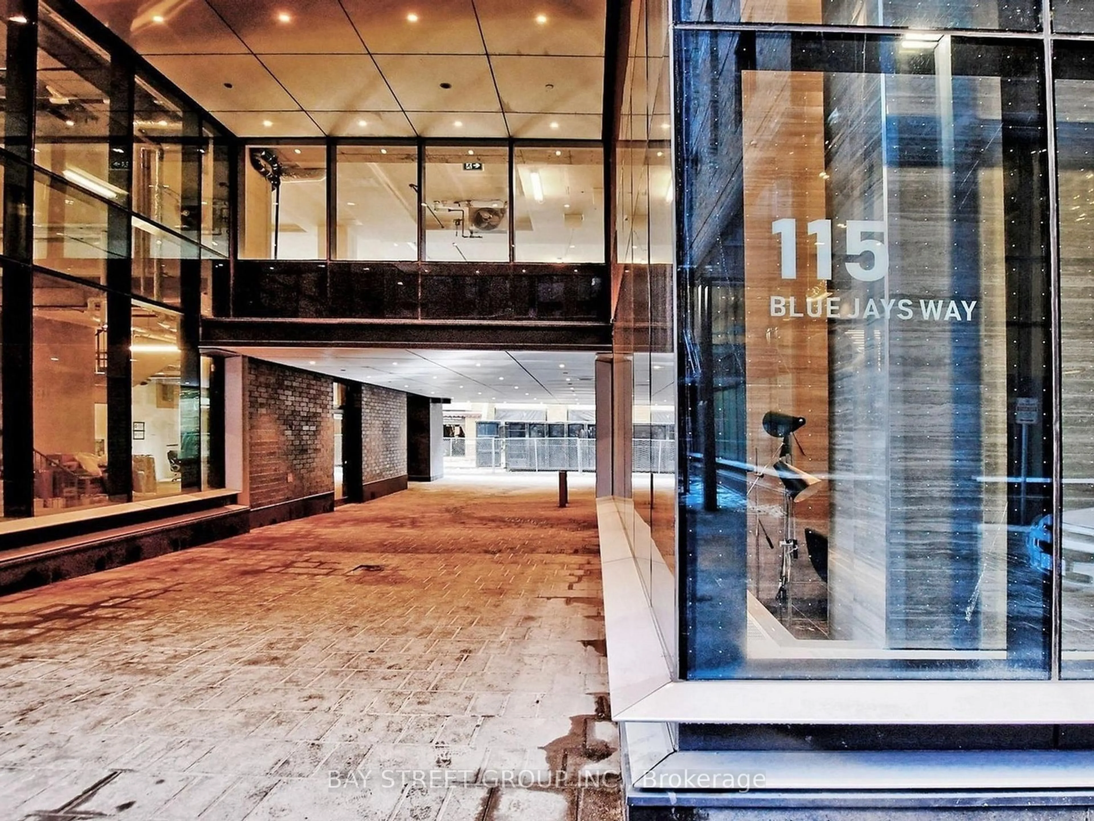 Indoor foyer for 115 Blue Jays Way #2311, Toronto Ontario M5V 0N4