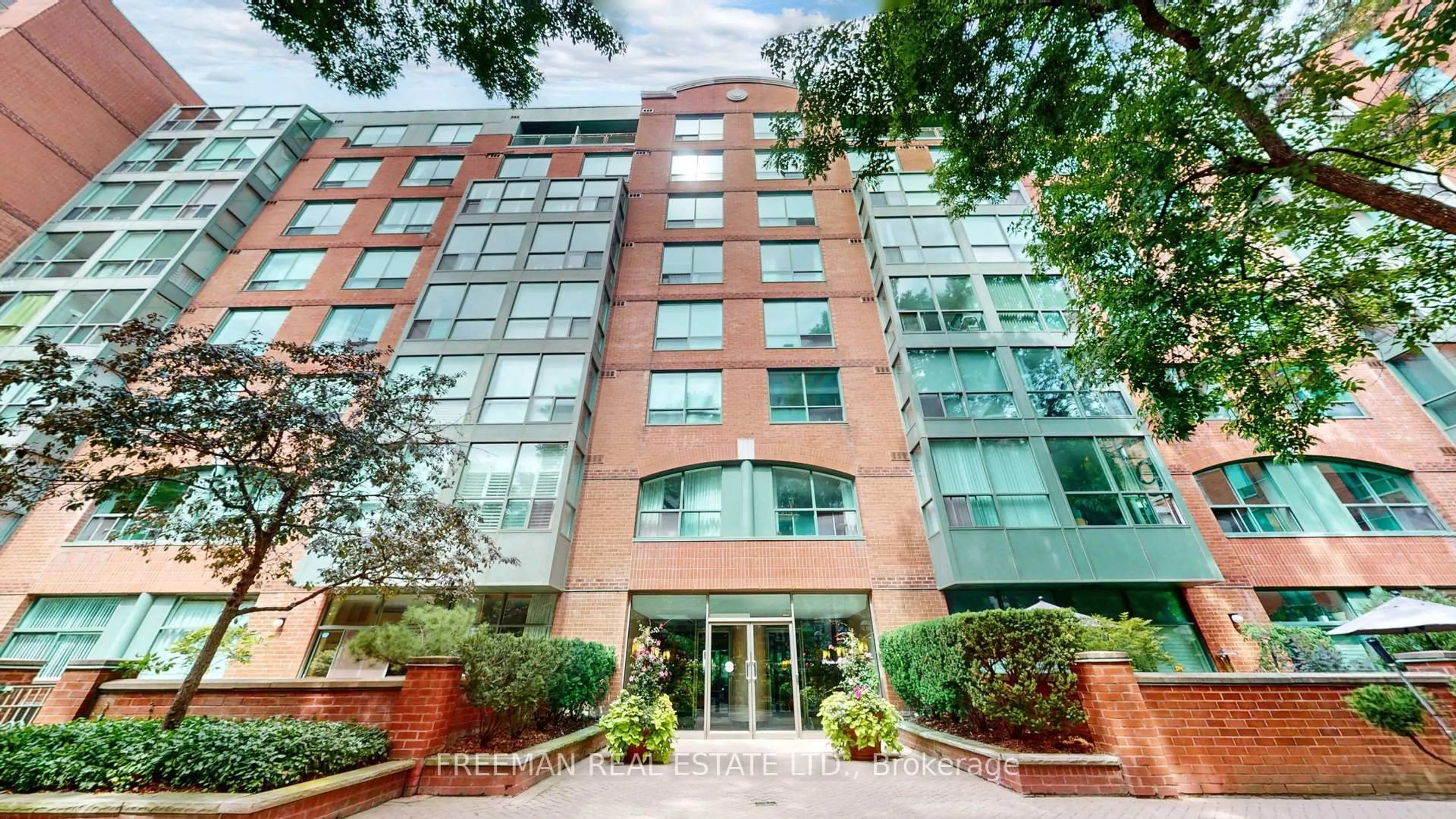 Indoor foyer for 95 Prince Arthur Ave #203, Toronto Ontario M5R 3P6