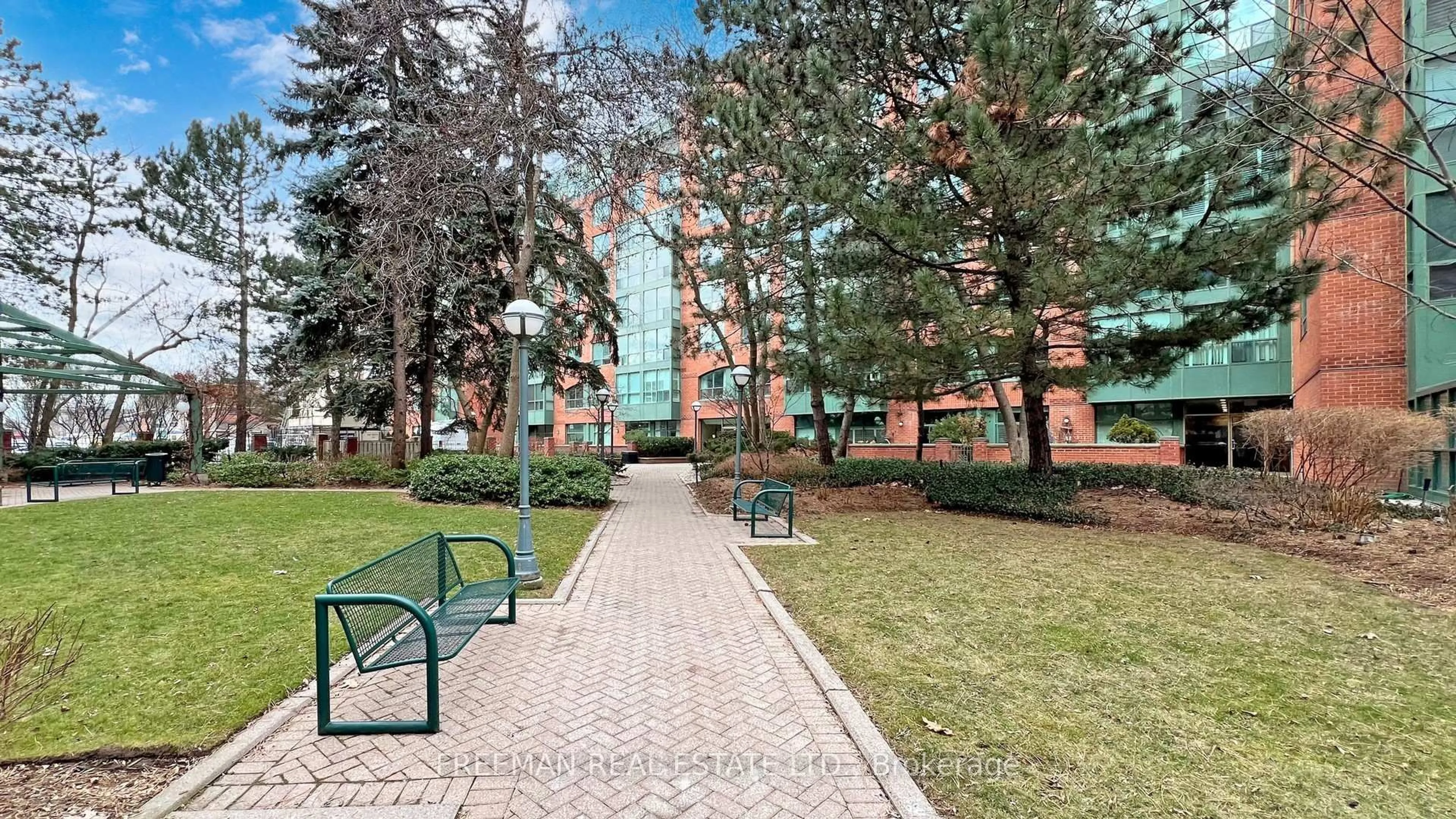 Patio, street for 95 Prince Arthur Ave #203, Toronto Ontario M5R 3P6