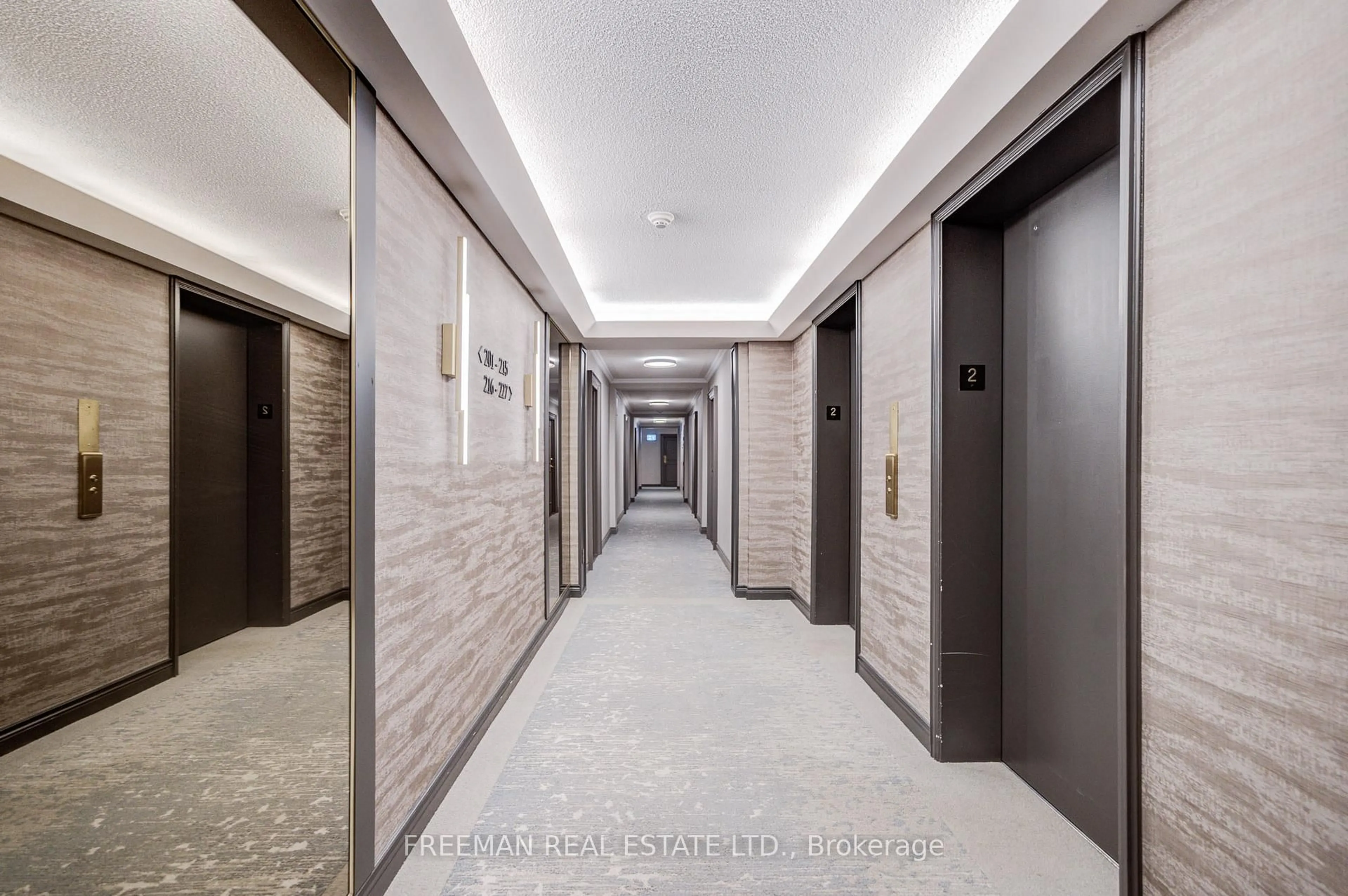 Indoor foyer for 95 Prince Arthur Ave #203, Toronto Ontario M5R 3P6