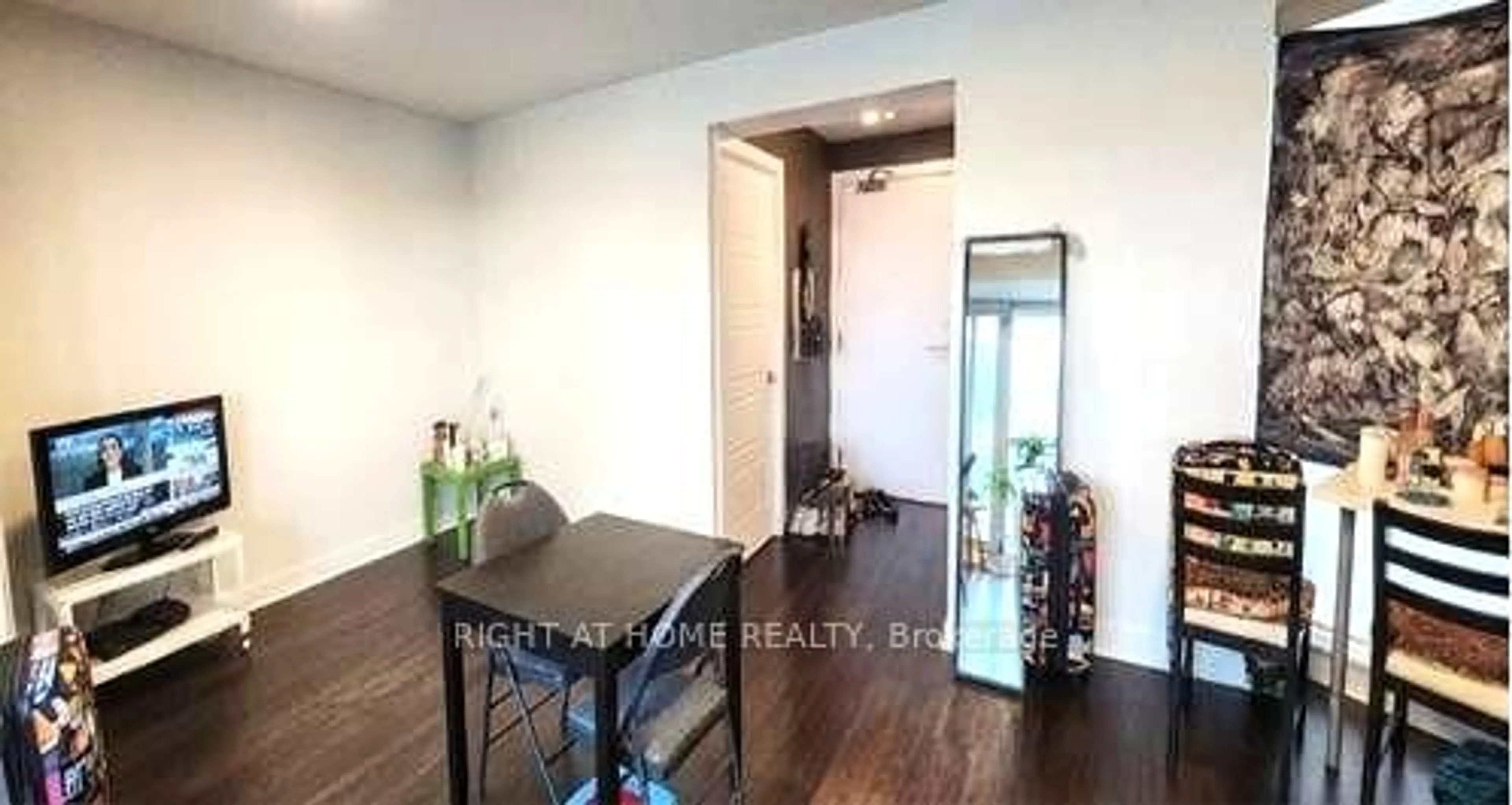 Indoor entryway for 100 Western Battery Rd #809, Toronto Ontario M6K 3S2