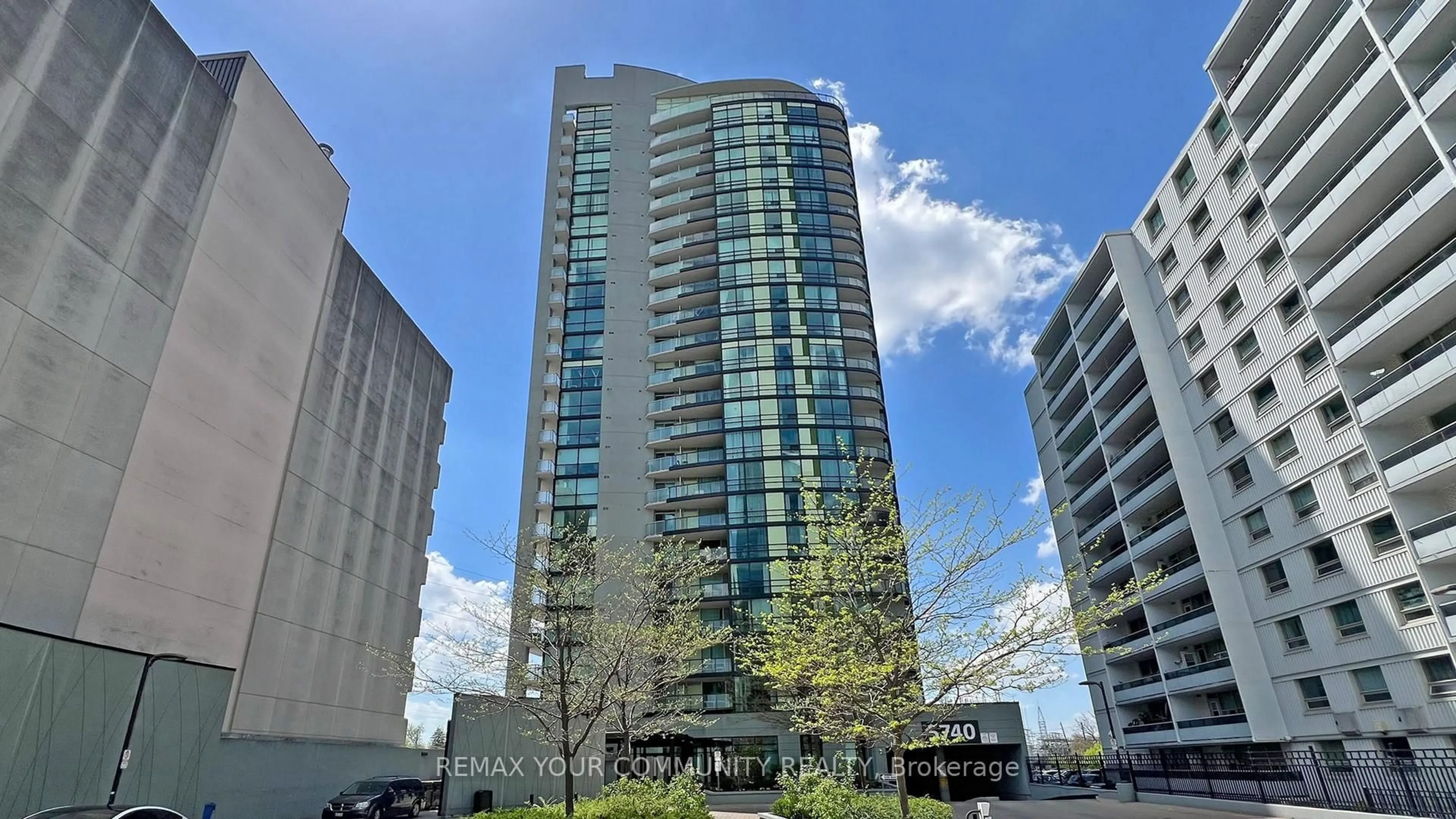 Indoor foyer for 5740 Yonge St #2206, Toronto Ontario M2M 0B1