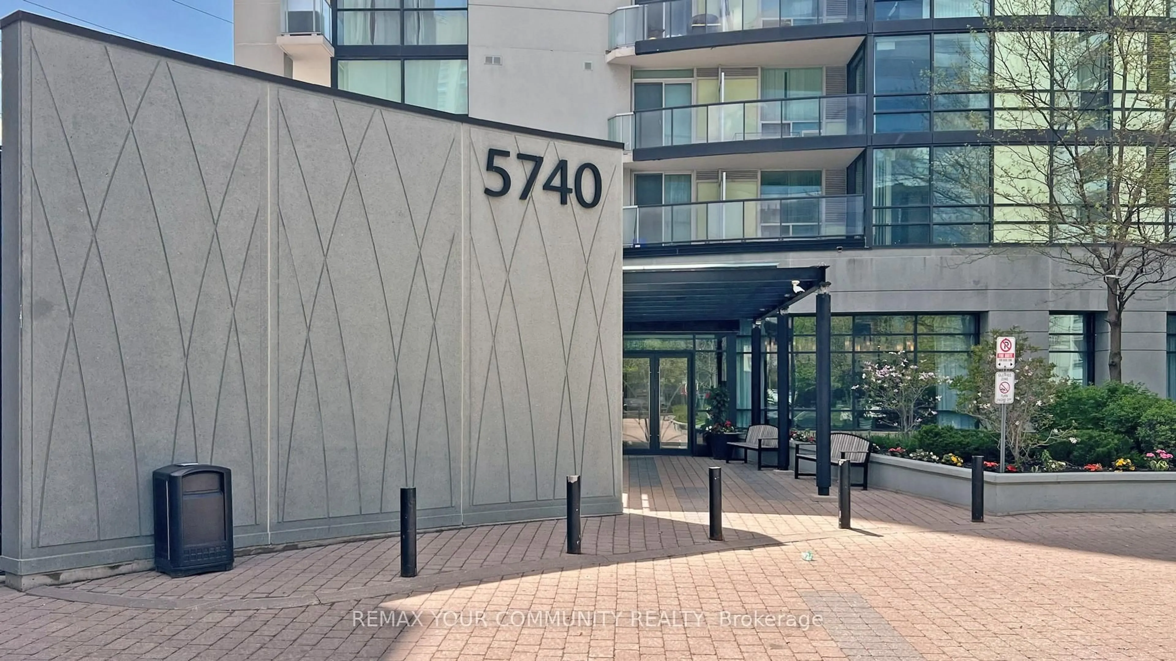 Indoor foyer for 5740 Yonge St #2206, Toronto Ontario M2M 0B1