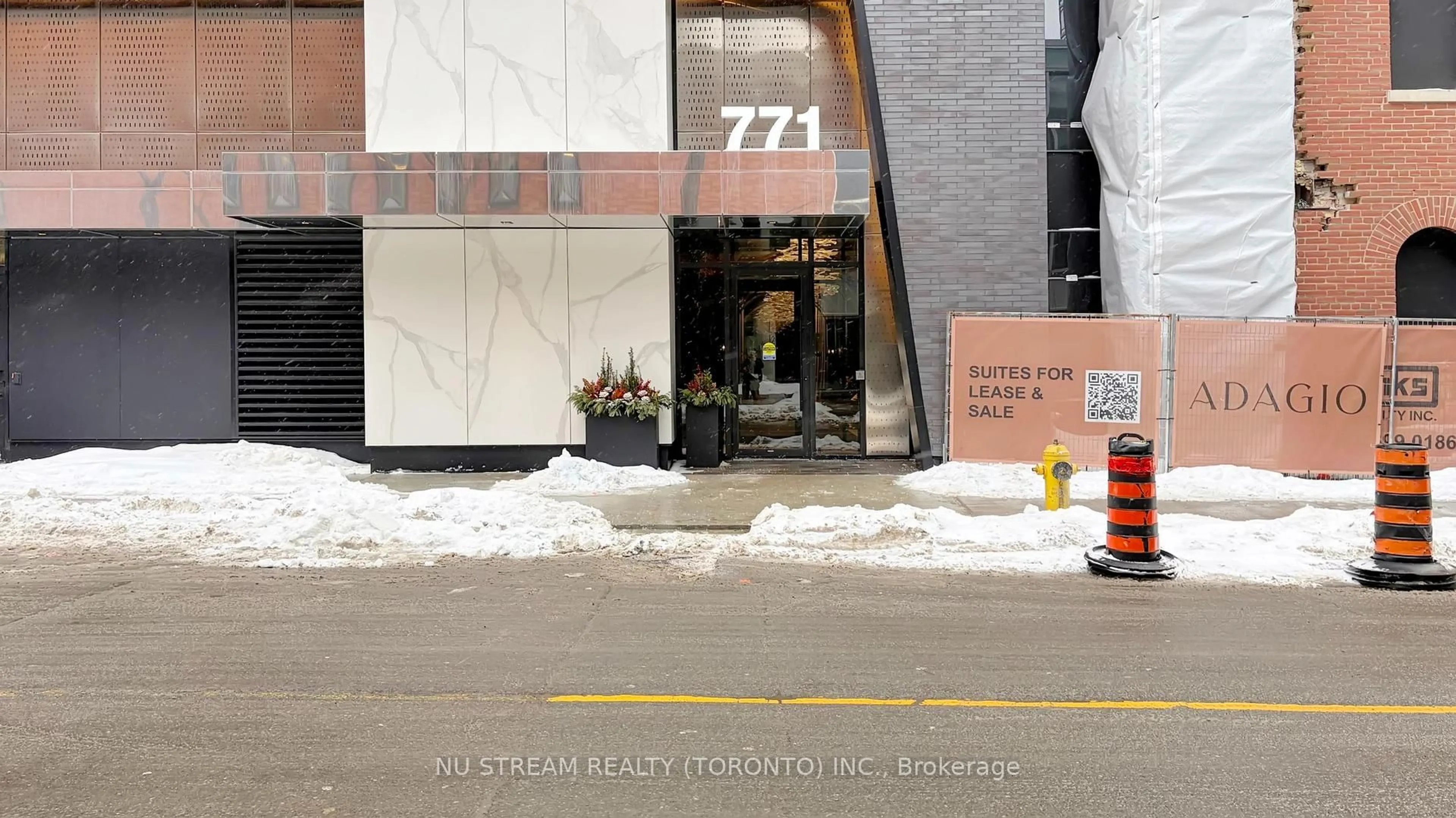 Indoor foyer for 771 Yonge St #2011, Toronto Ontario M4W 0B8
