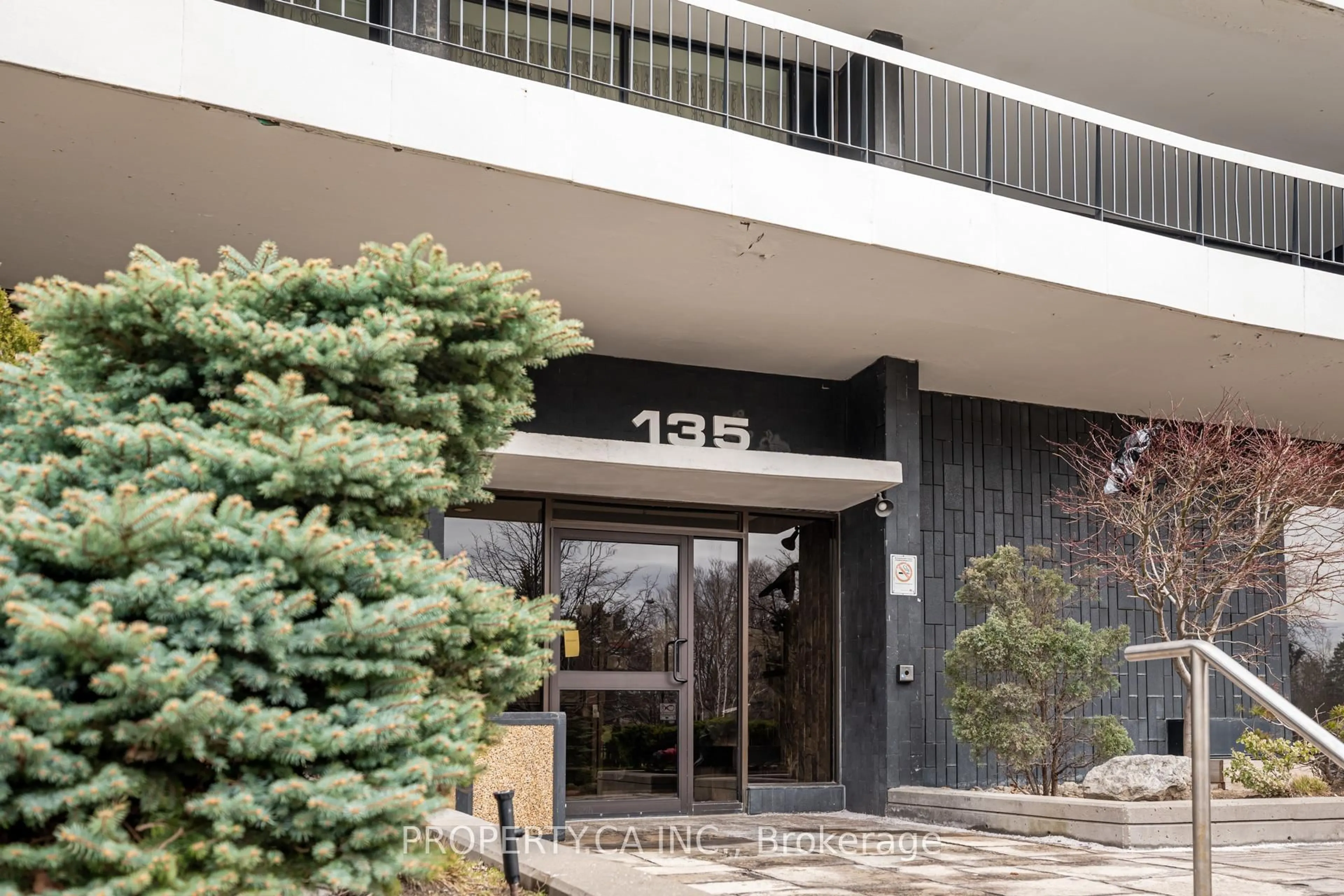 Indoor foyer for 135 Antibes Dr #2606, Toronto Ontario M2R 2Z1